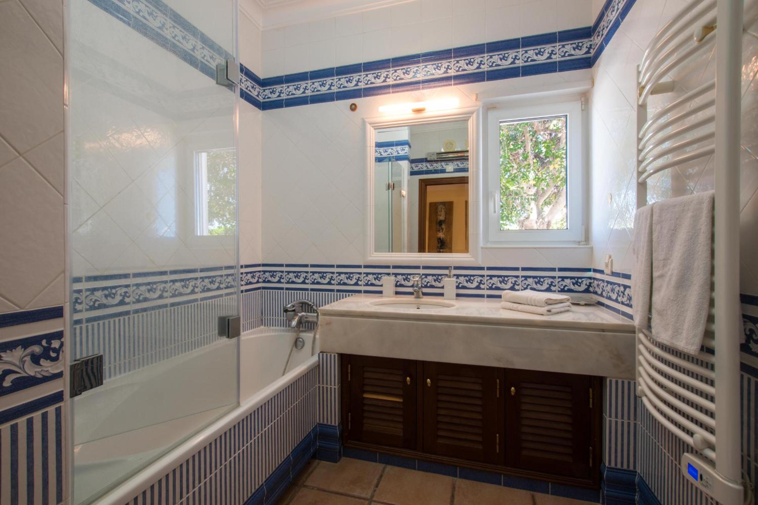 Villa Monte dos Agostos by Boaz Rentals