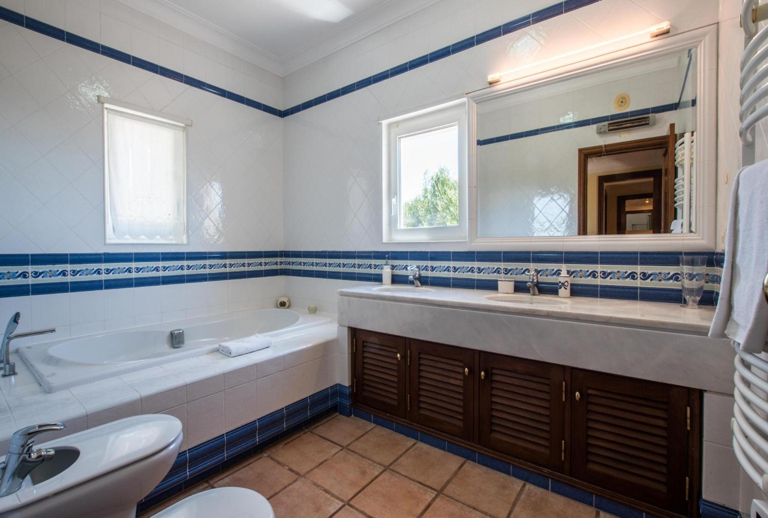 Villa Monte dos Agostos by Boaz Rentals
