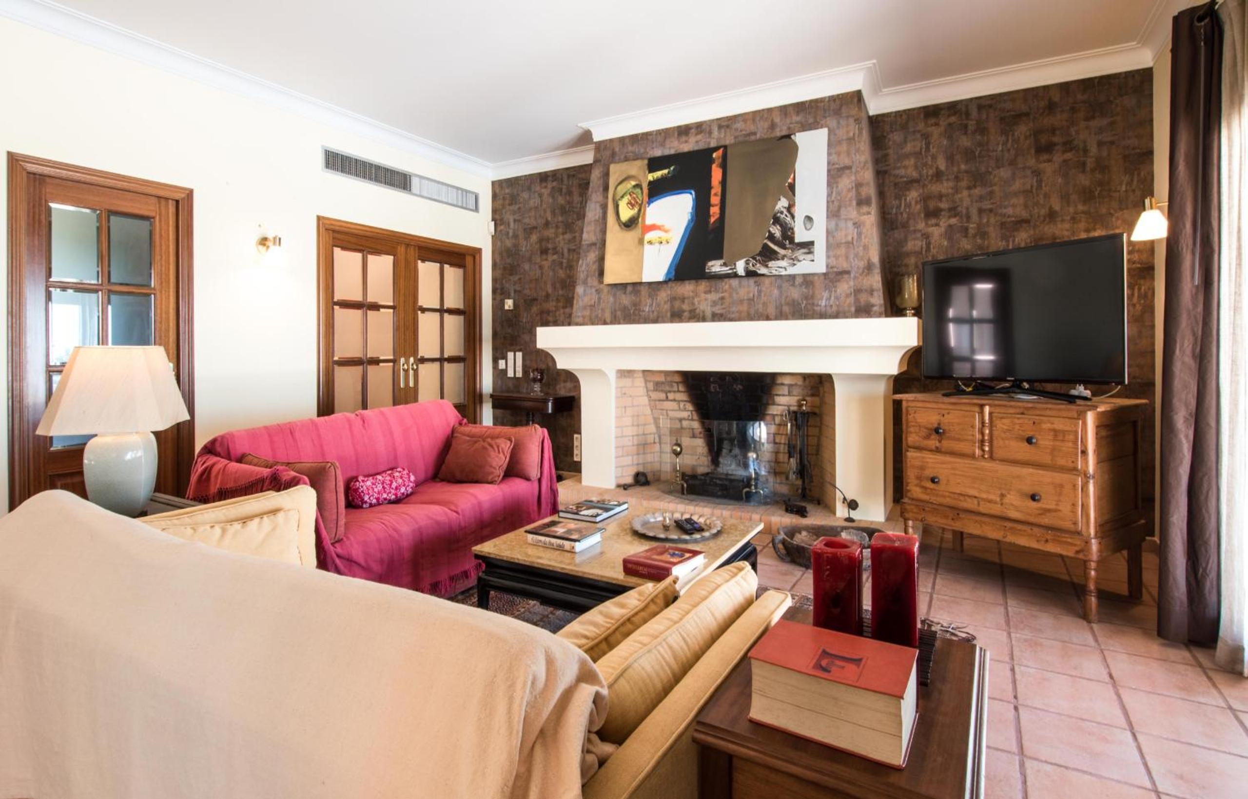 Villa Monte dos Agostos by Boaz Rentals