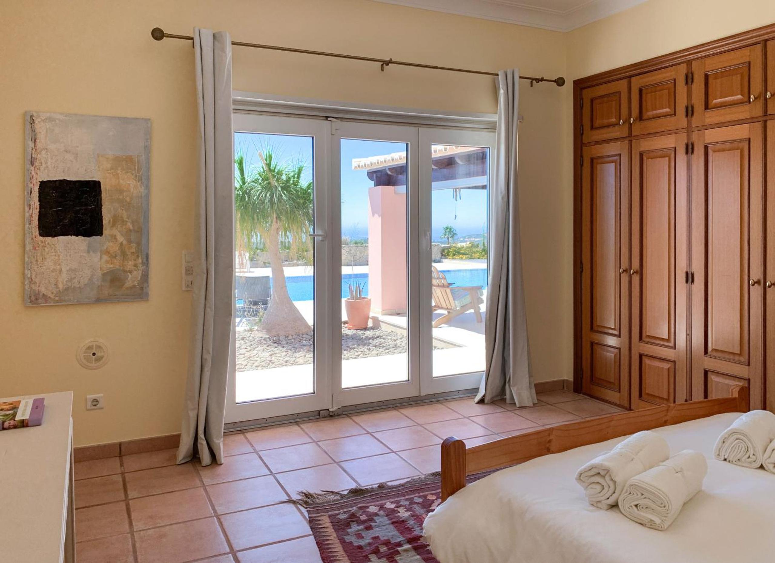 Villa Monte dos Agostos by Boaz Rentals