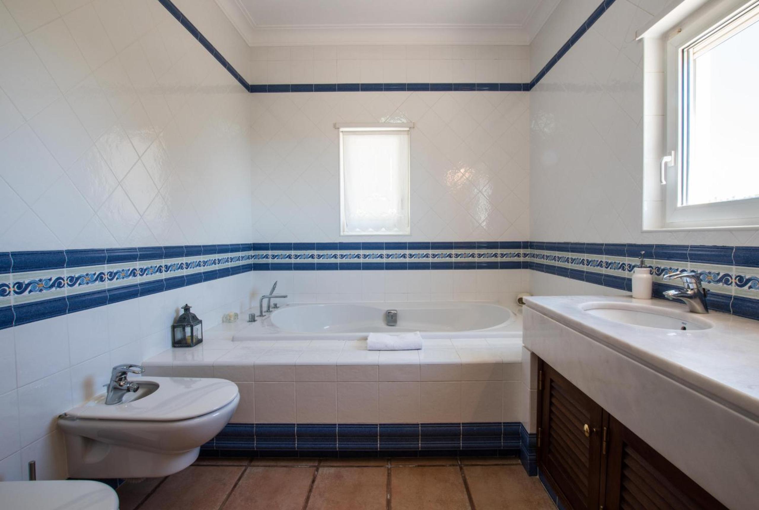Villa Monte dos Agostos by Boaz Rentals
