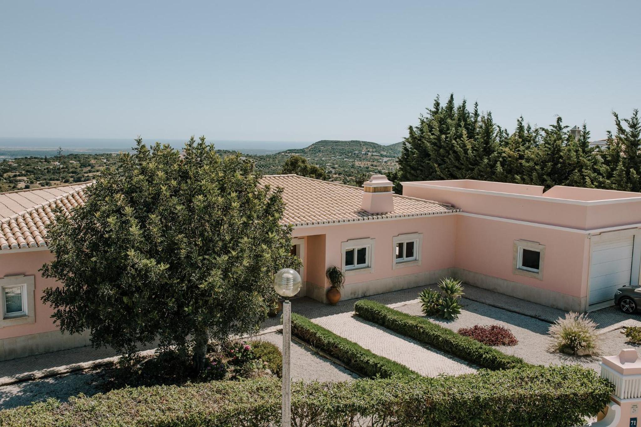 Villa Monte dos Agostos by Boaz Rentals