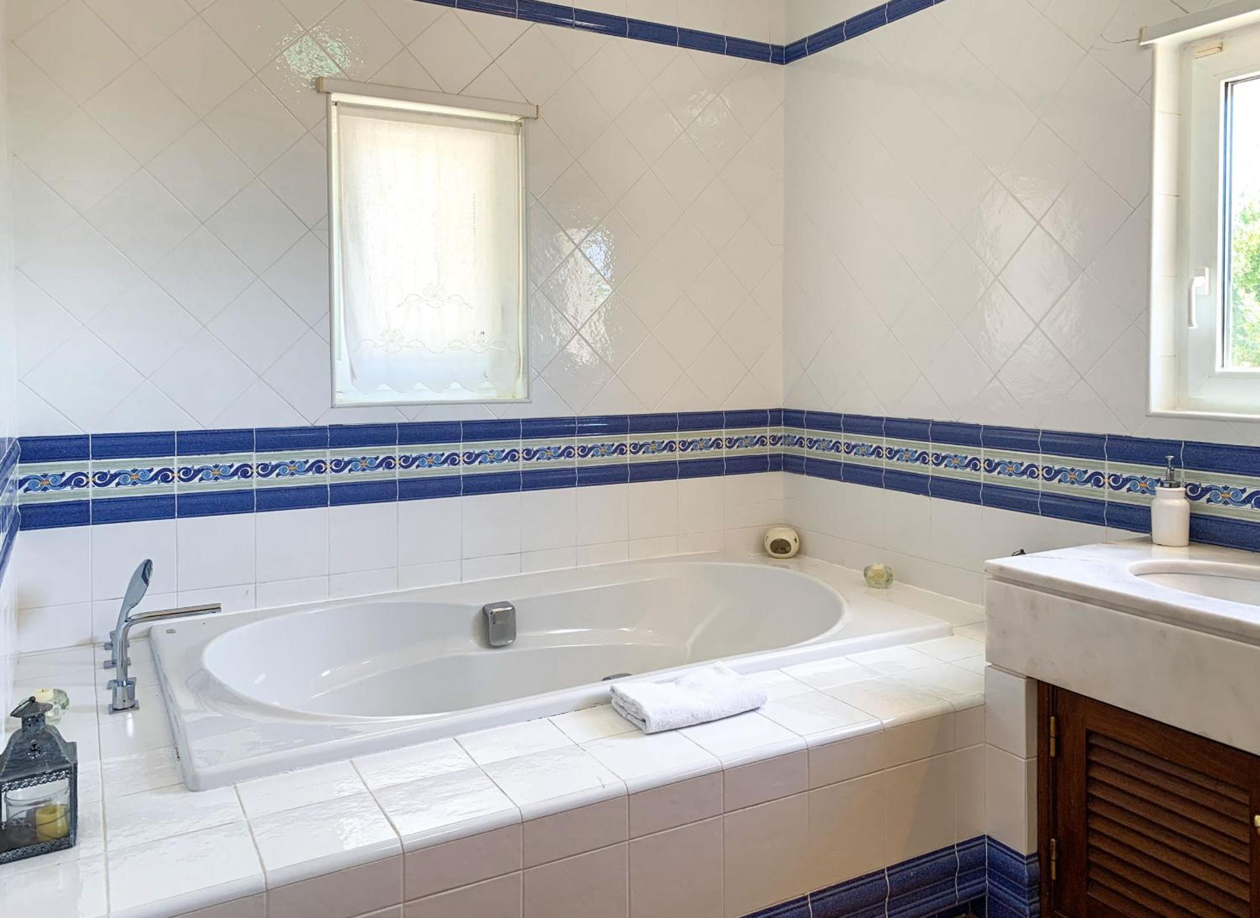 Villa Monte dos Agostos by Boaz Rentals