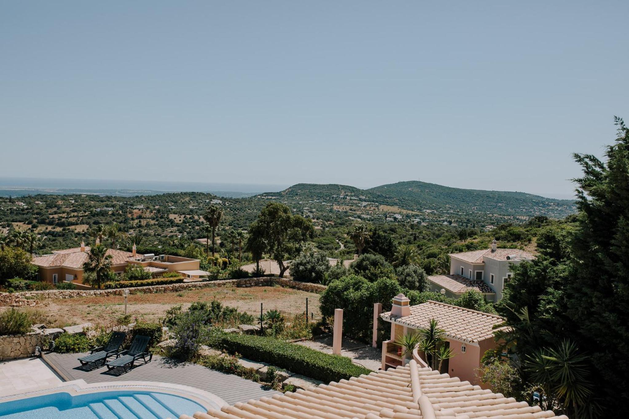 Villa Monte dos Agostos by Boaz Rentals