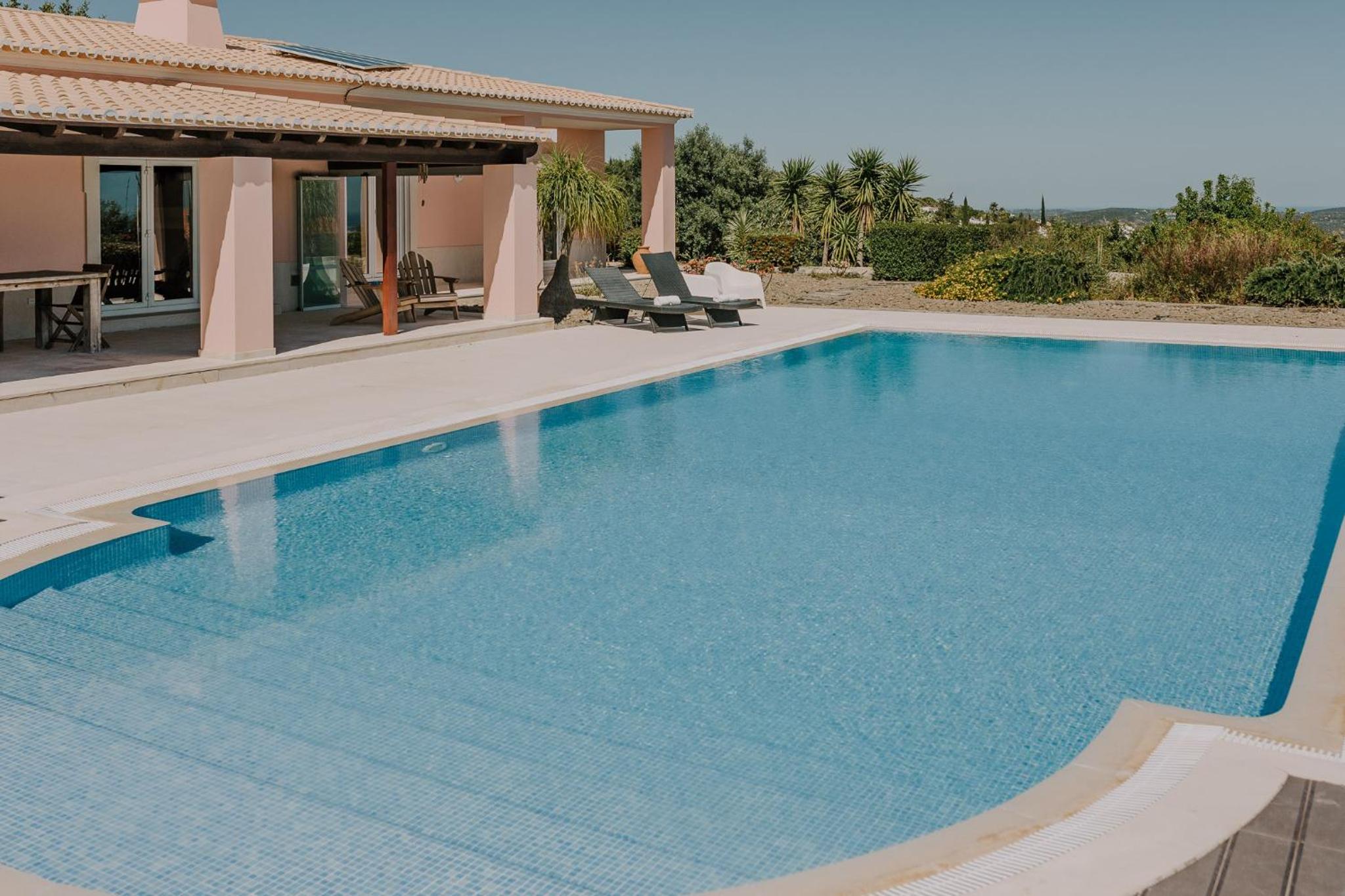 Villa Monte dos Agostos by Boaz Rentals