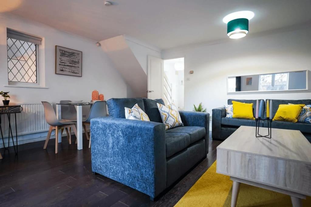 Charming 4BR for large Groups view 2