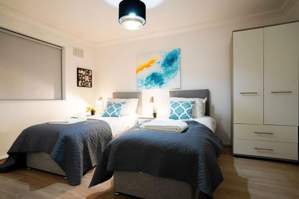 Charming 4BR for large Groups view 3