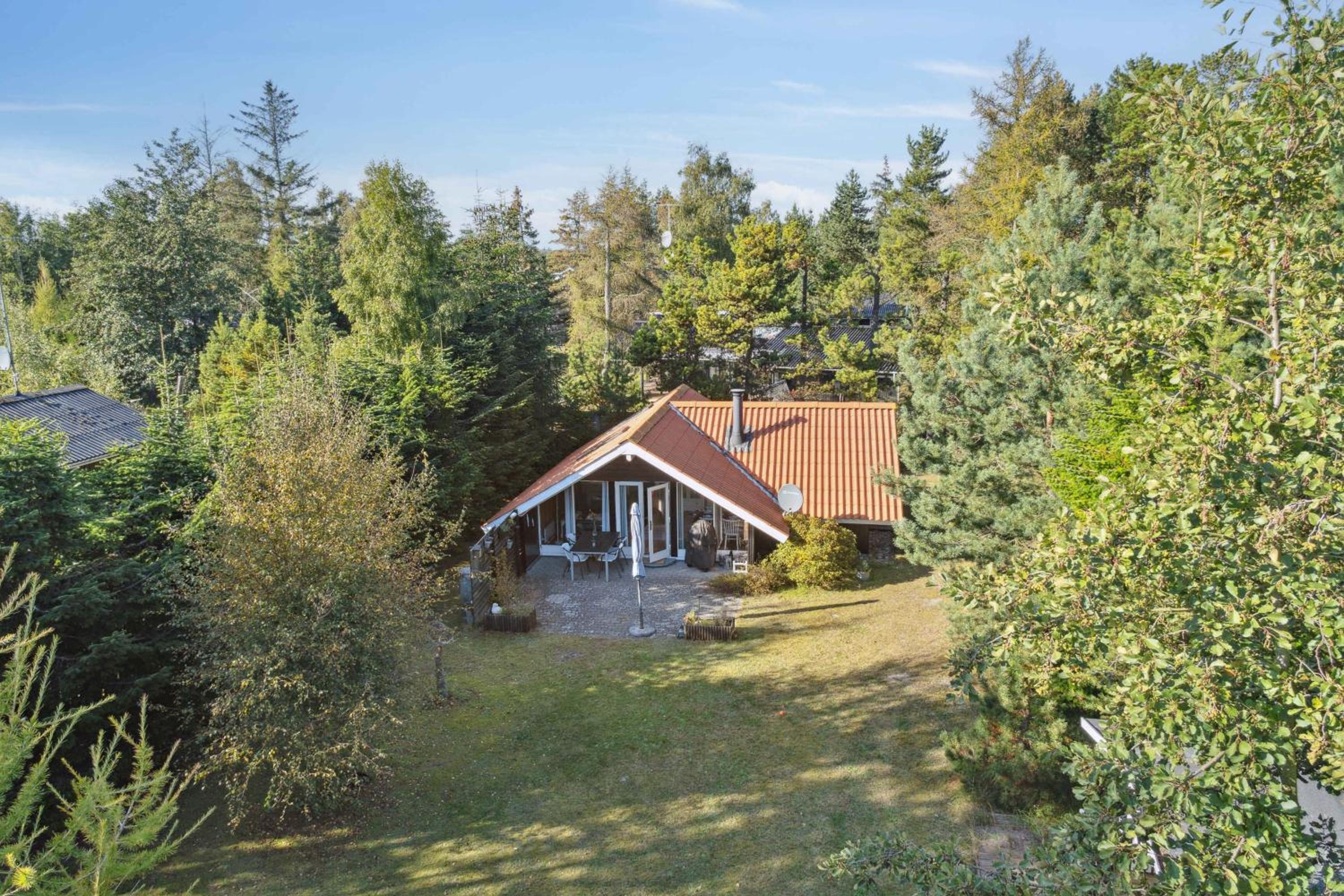 Charmerende Sommerhus Tæt På Naturen Og Vandet