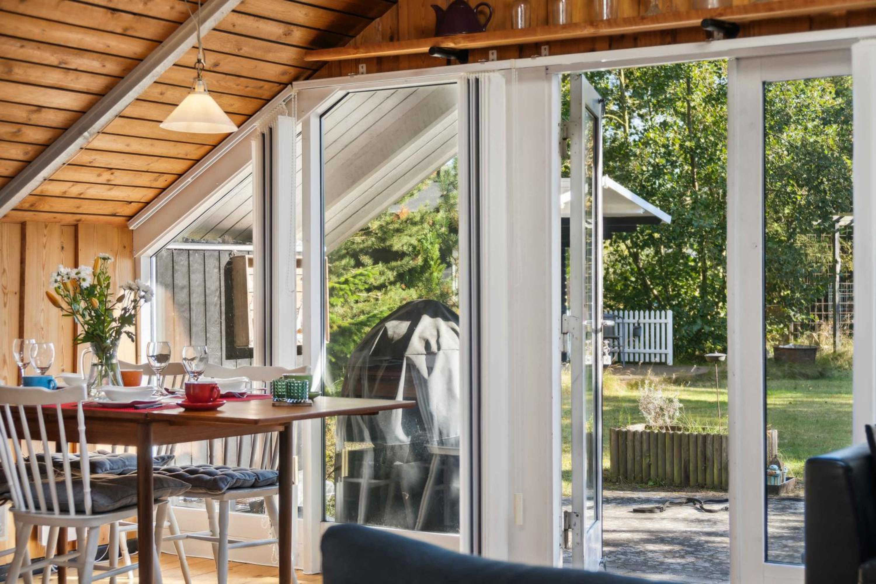 Charmerende Sommerhus Tæt På Naturen Og Vandet