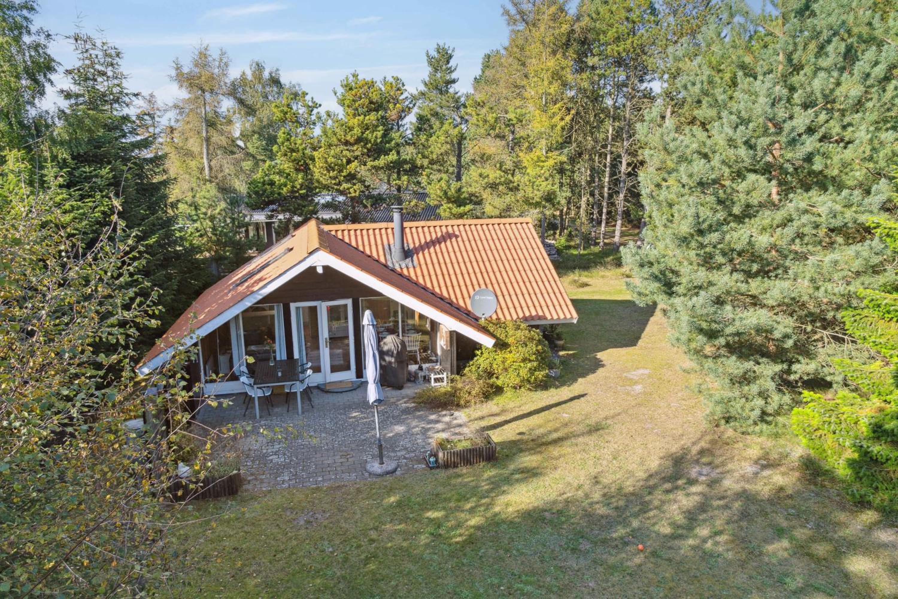 Charmerende Sommerhus Tæt På Naturen Og Vandet