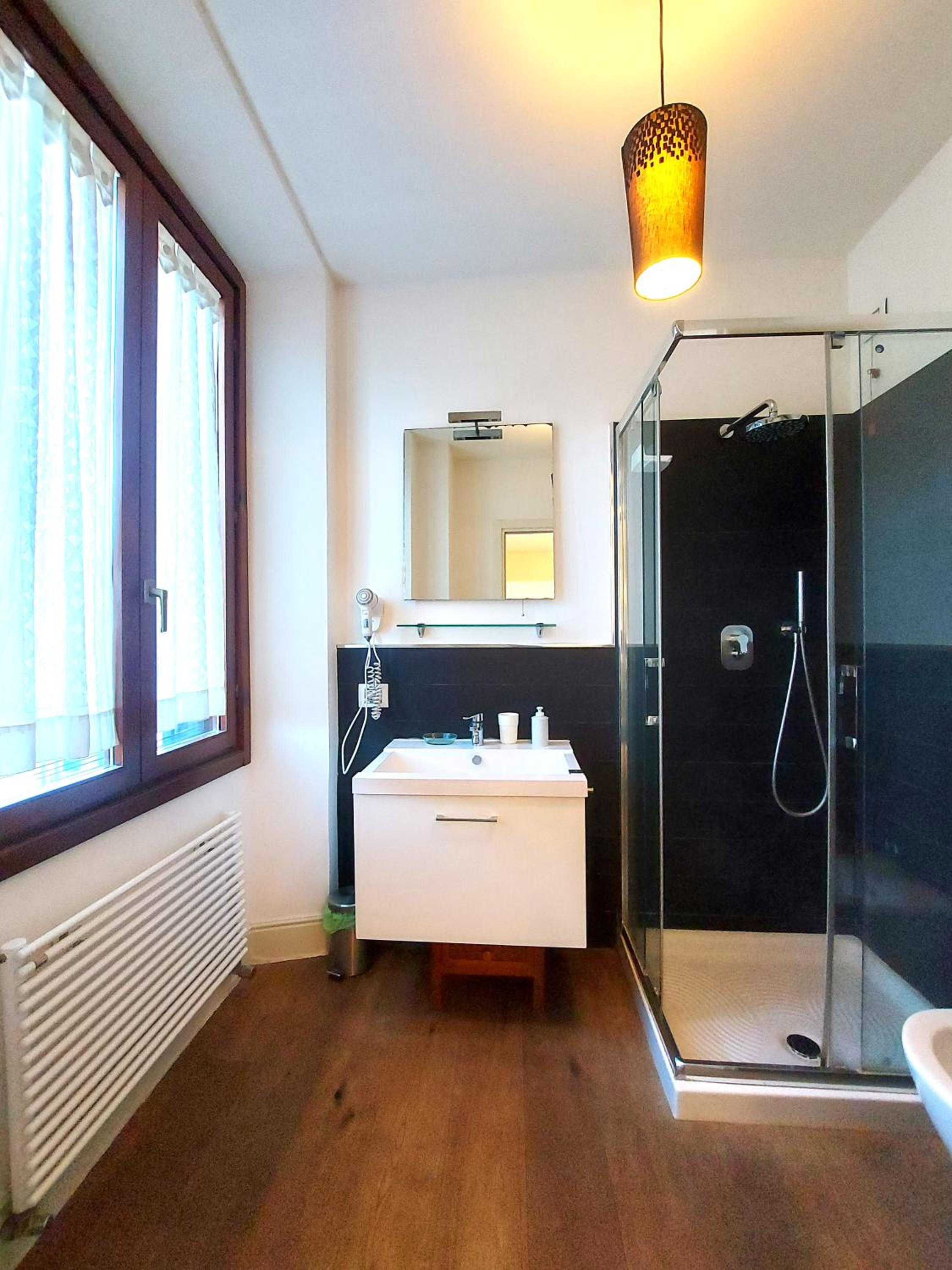 Leone Apartment