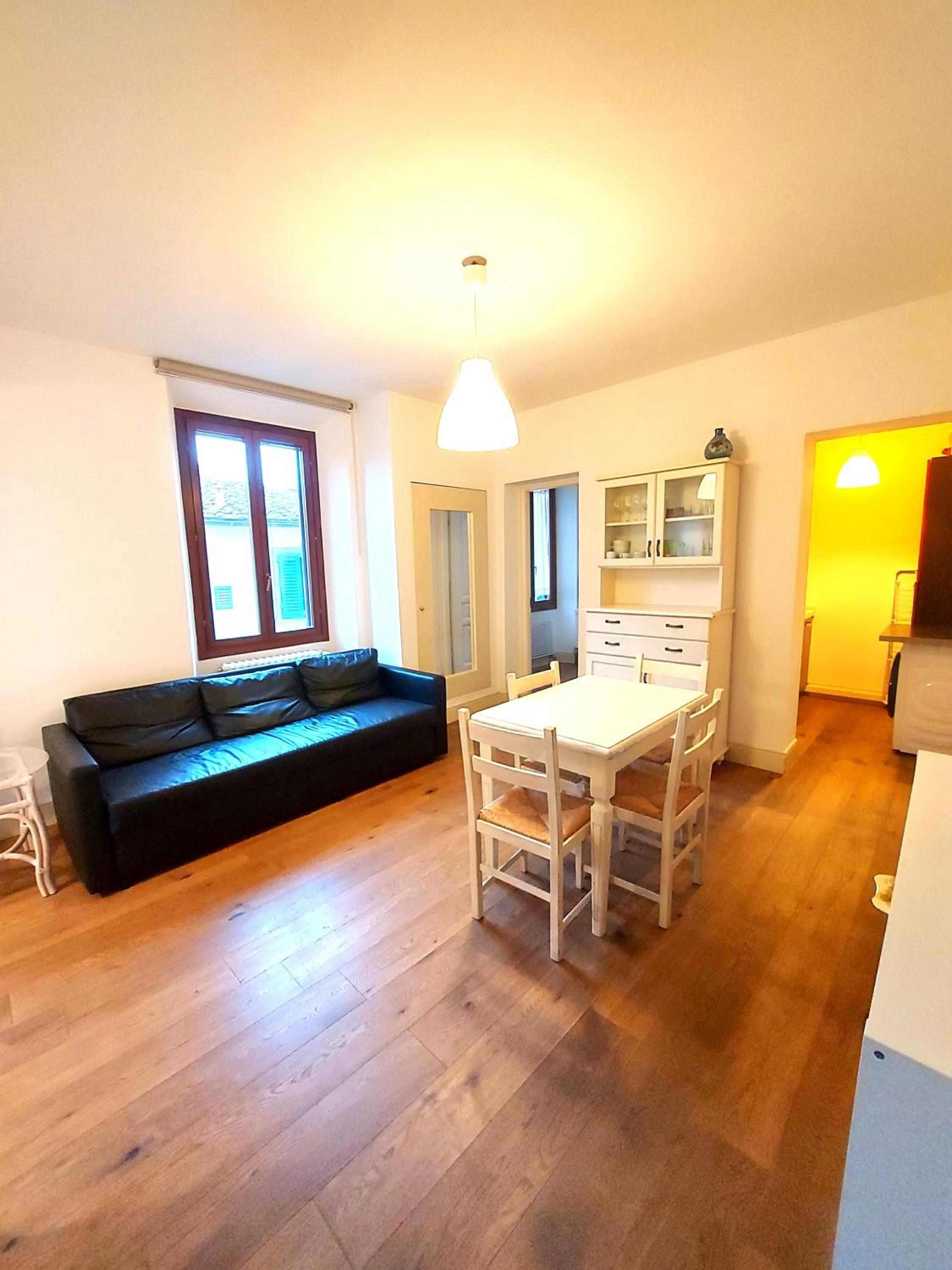 Leone Apartment