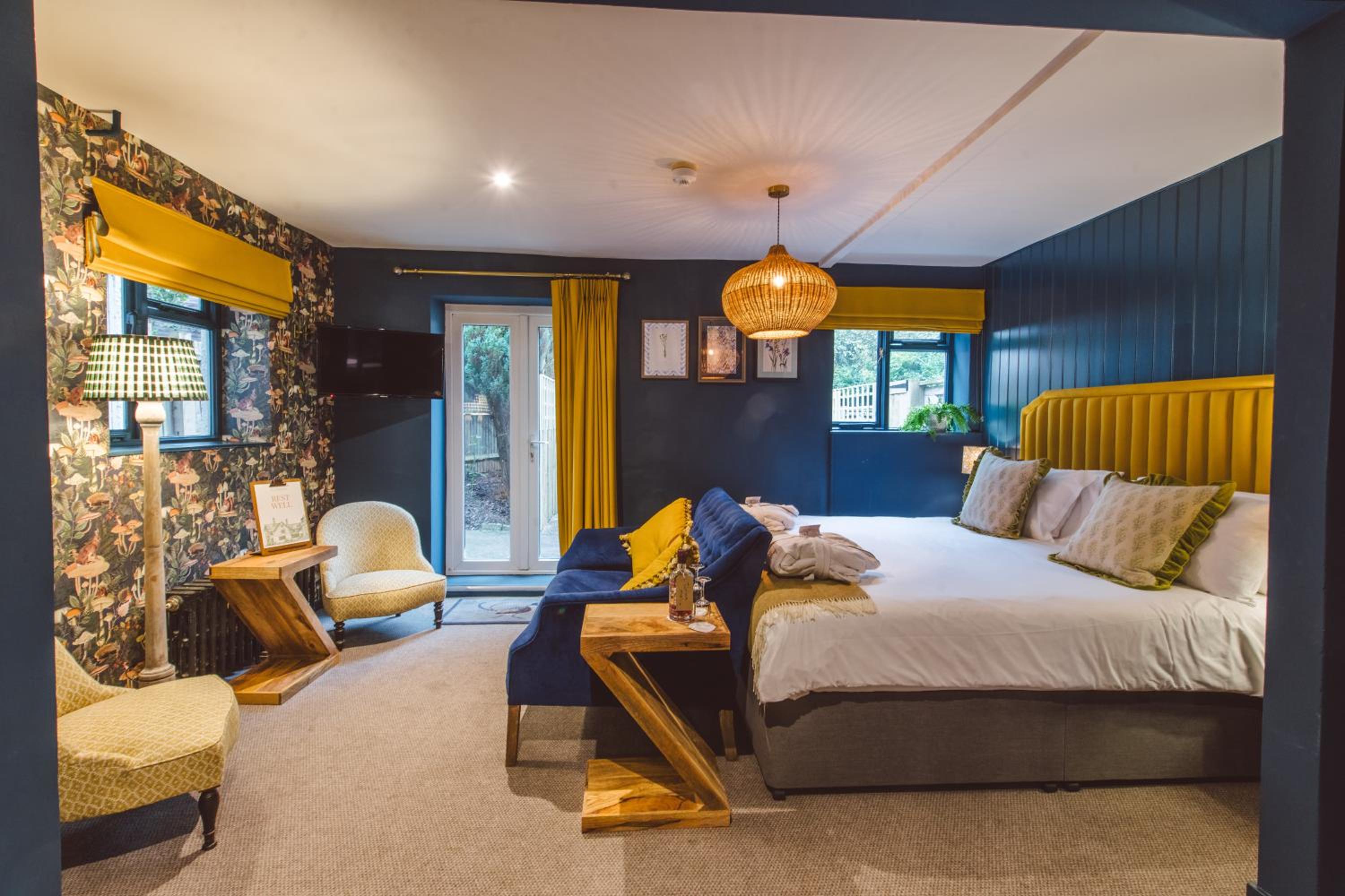 Farnham Vacations - Bel And The Dragon-Churt - Property Image 33