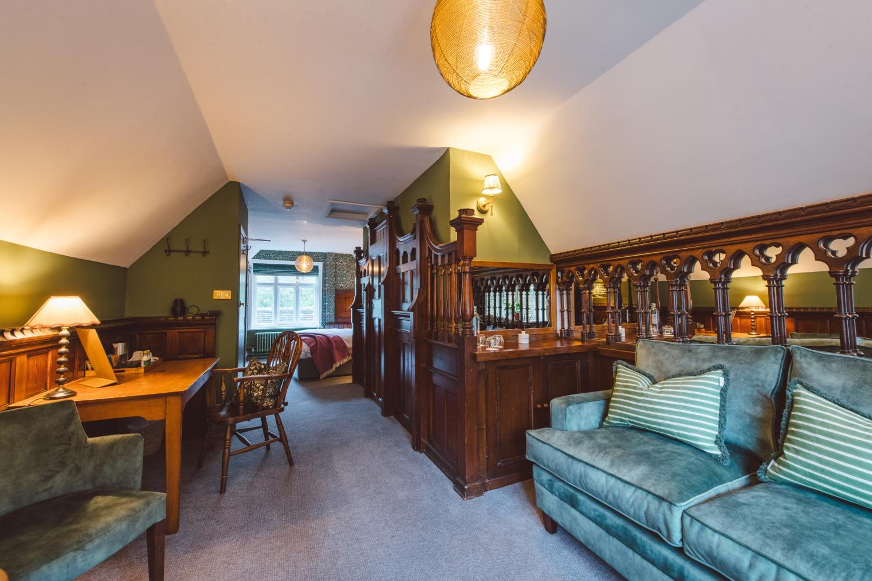 Farnham Vacations - Bel And The Dragon-Churt - Property Image 32
