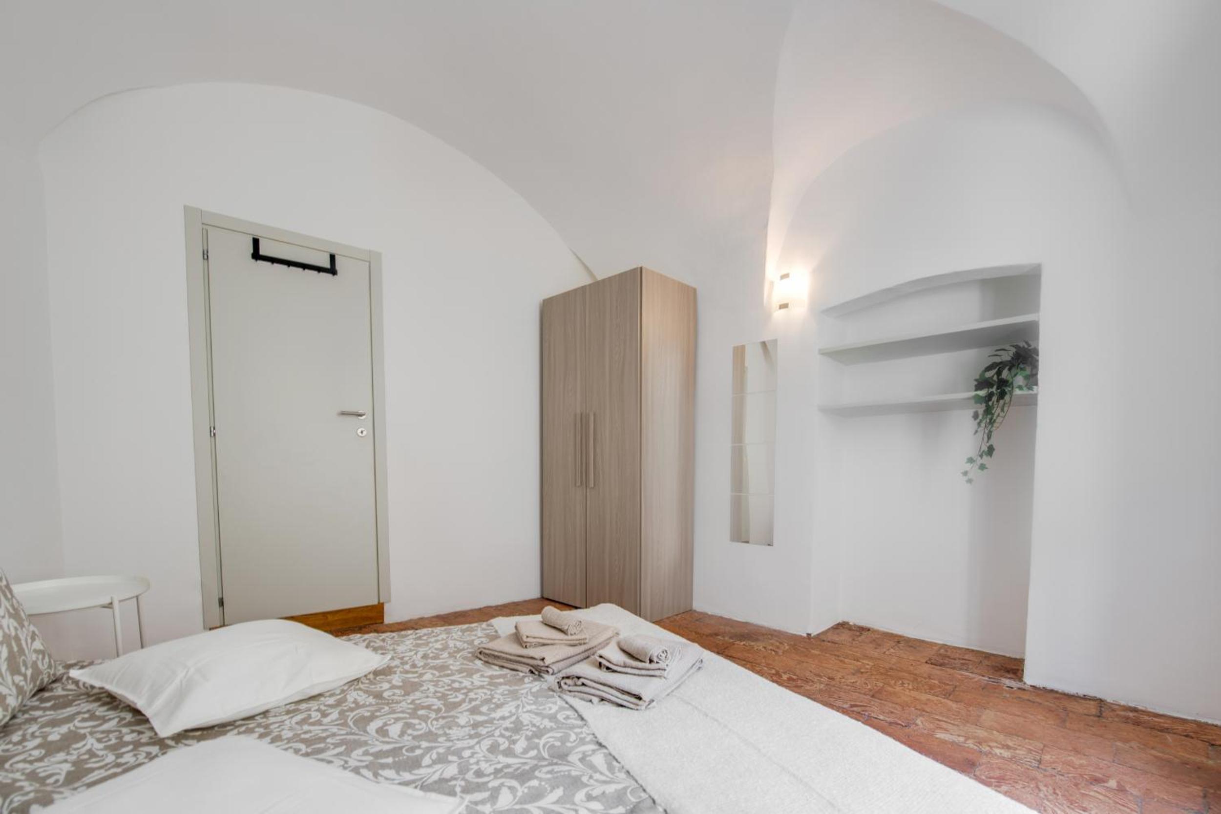 Easylife Swiss - Luxurious Garden Retreat in Castel Grande, Pergola & Historic Charm x6