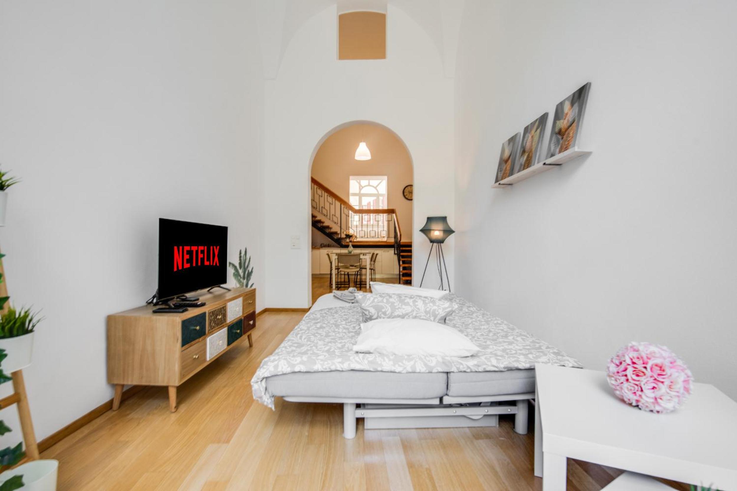 Easylife Swiss - Luxurious Garden Retreat in Castel Grande, Pergola & Historic Charm x6