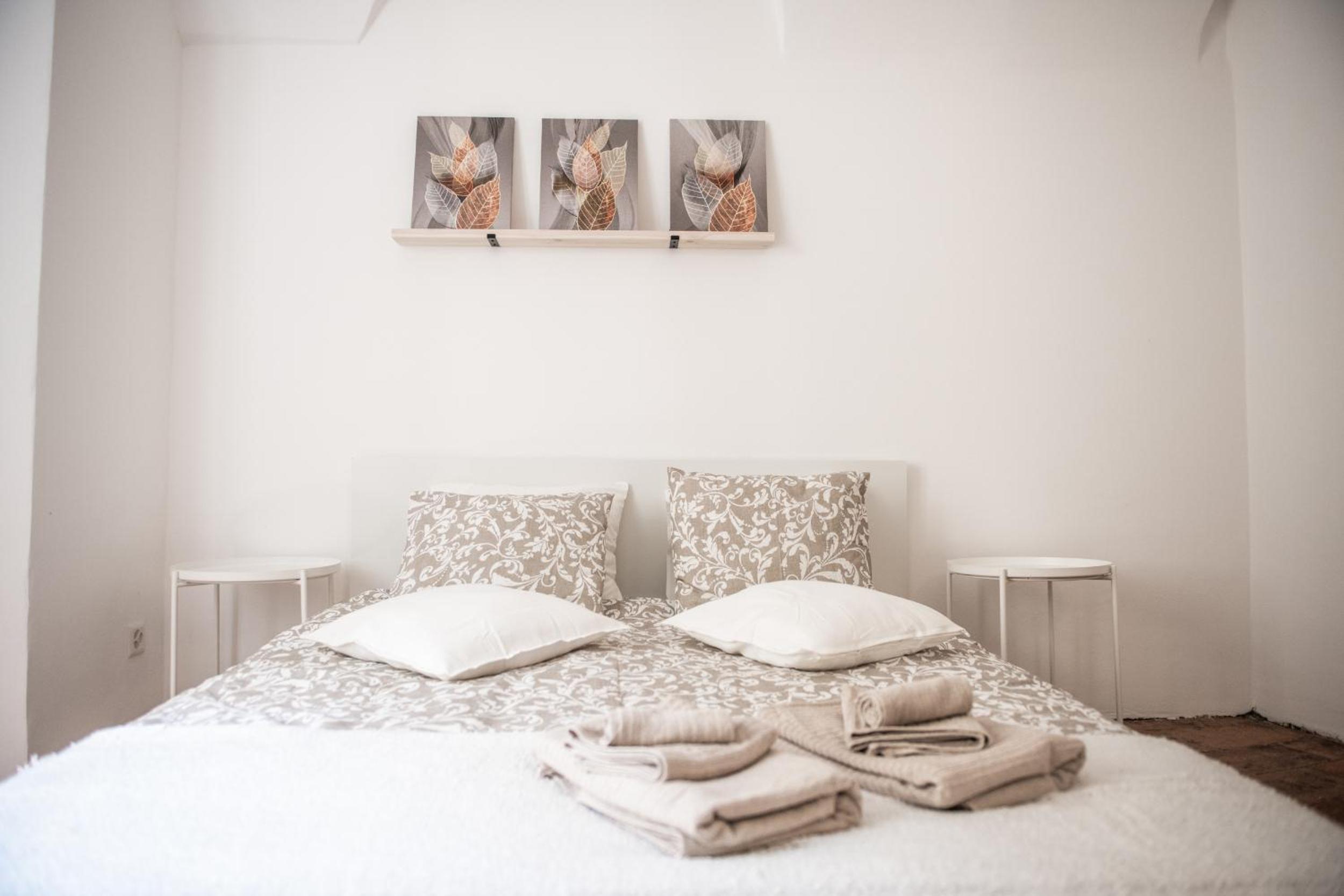 Easylife Swiss - Luxurious Garden Retreat in Castel Grande, Pergola & Historic Charm x6