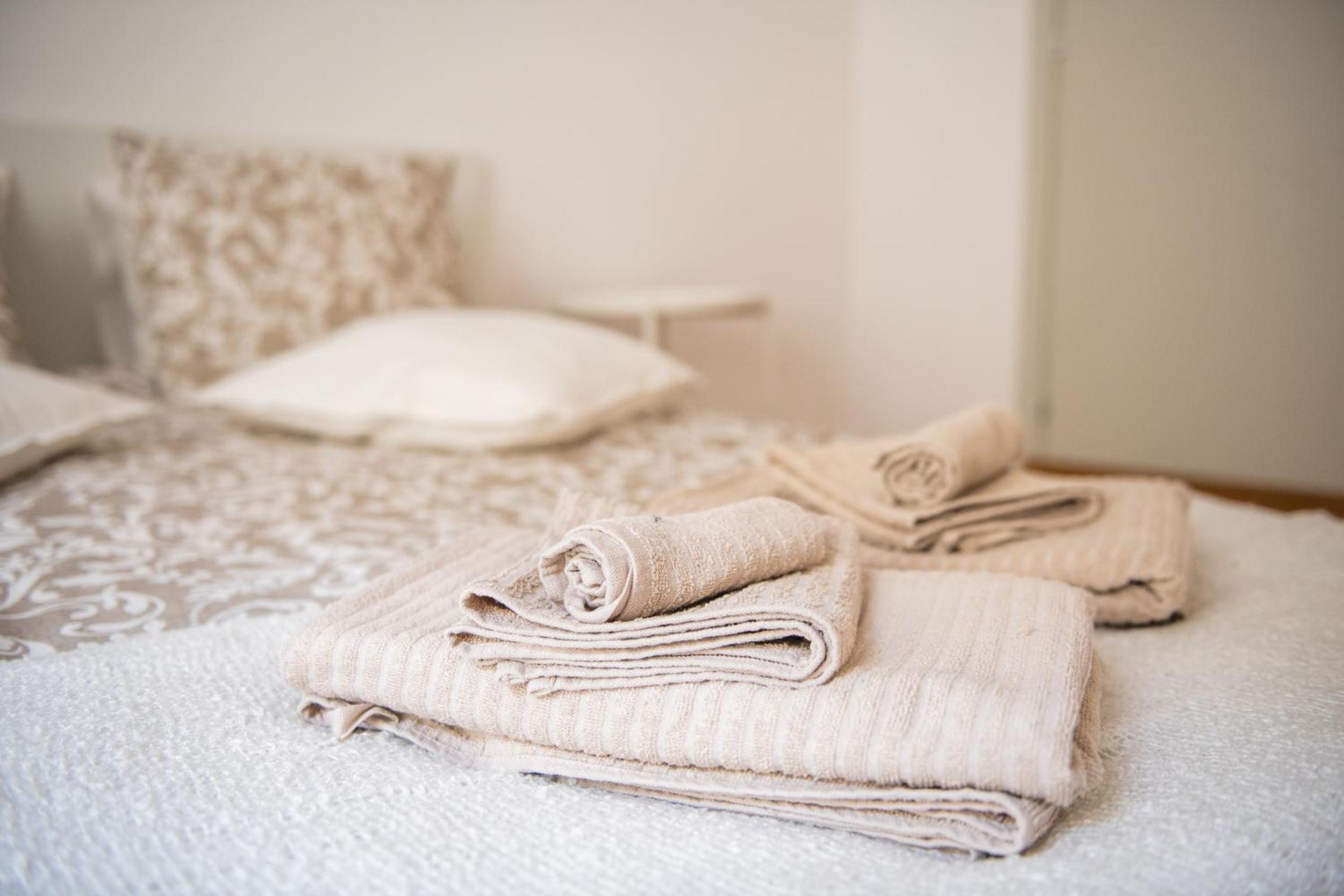 Easylife Swiss - Luxurious Garden Retreat in Castel Grande, Pergola & Historic Charm x6