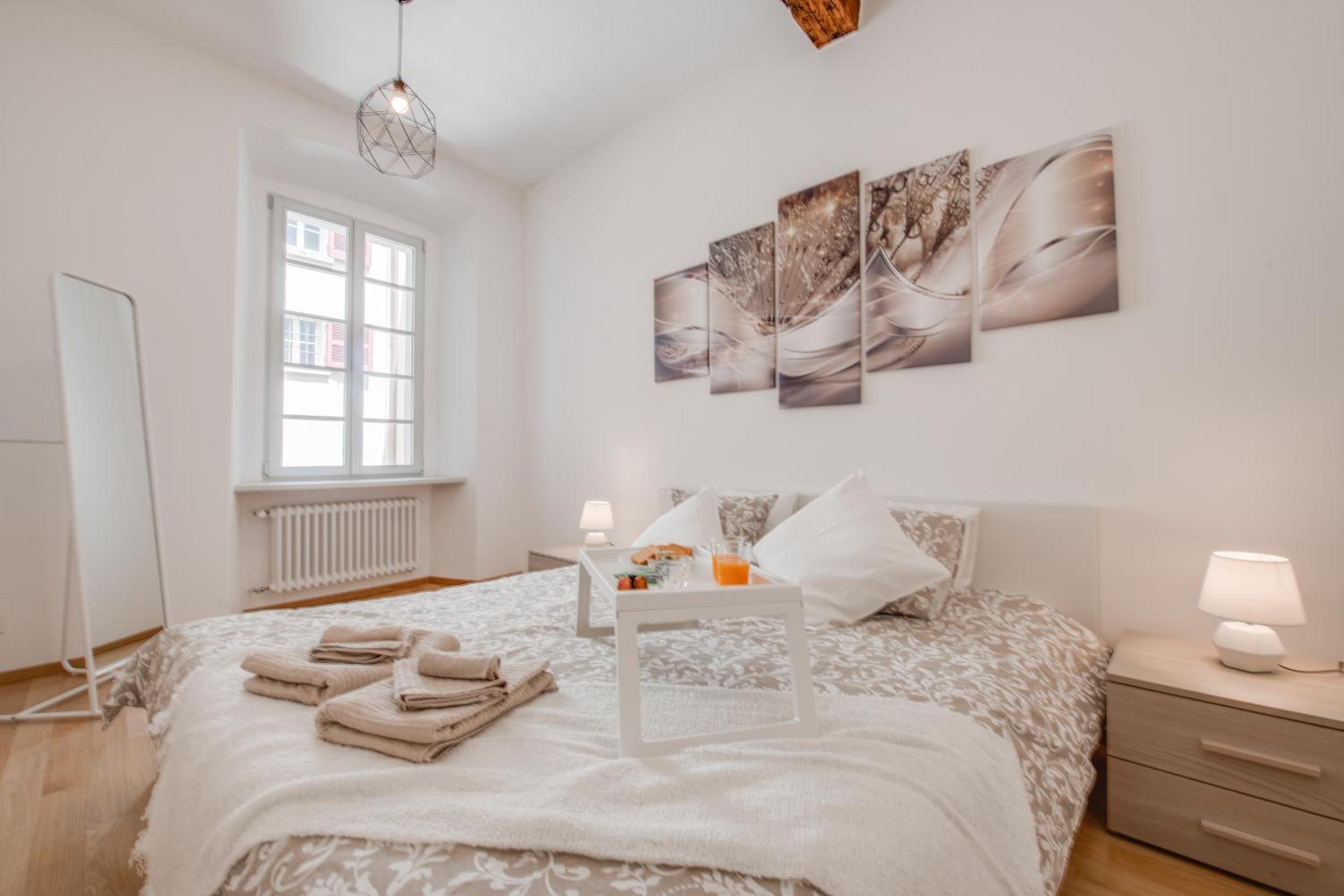 Easylife Swiss - Luxurious Garden Retreat in Castel Grande, Pergola & Historic Charm x6