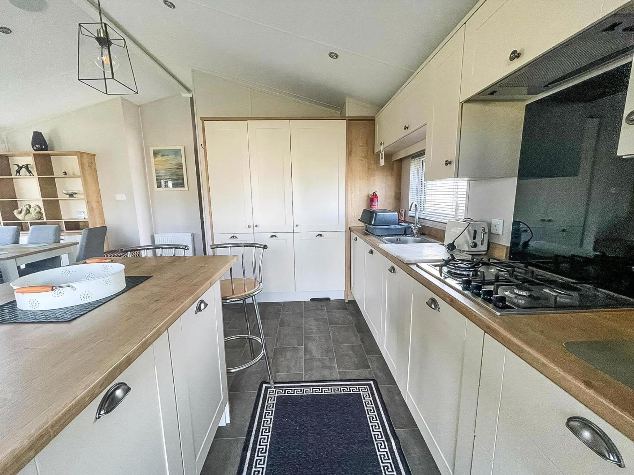 Beautiful Lodge With Decking In Norfolk, At Breydon Water Park Ref 10045B view 2