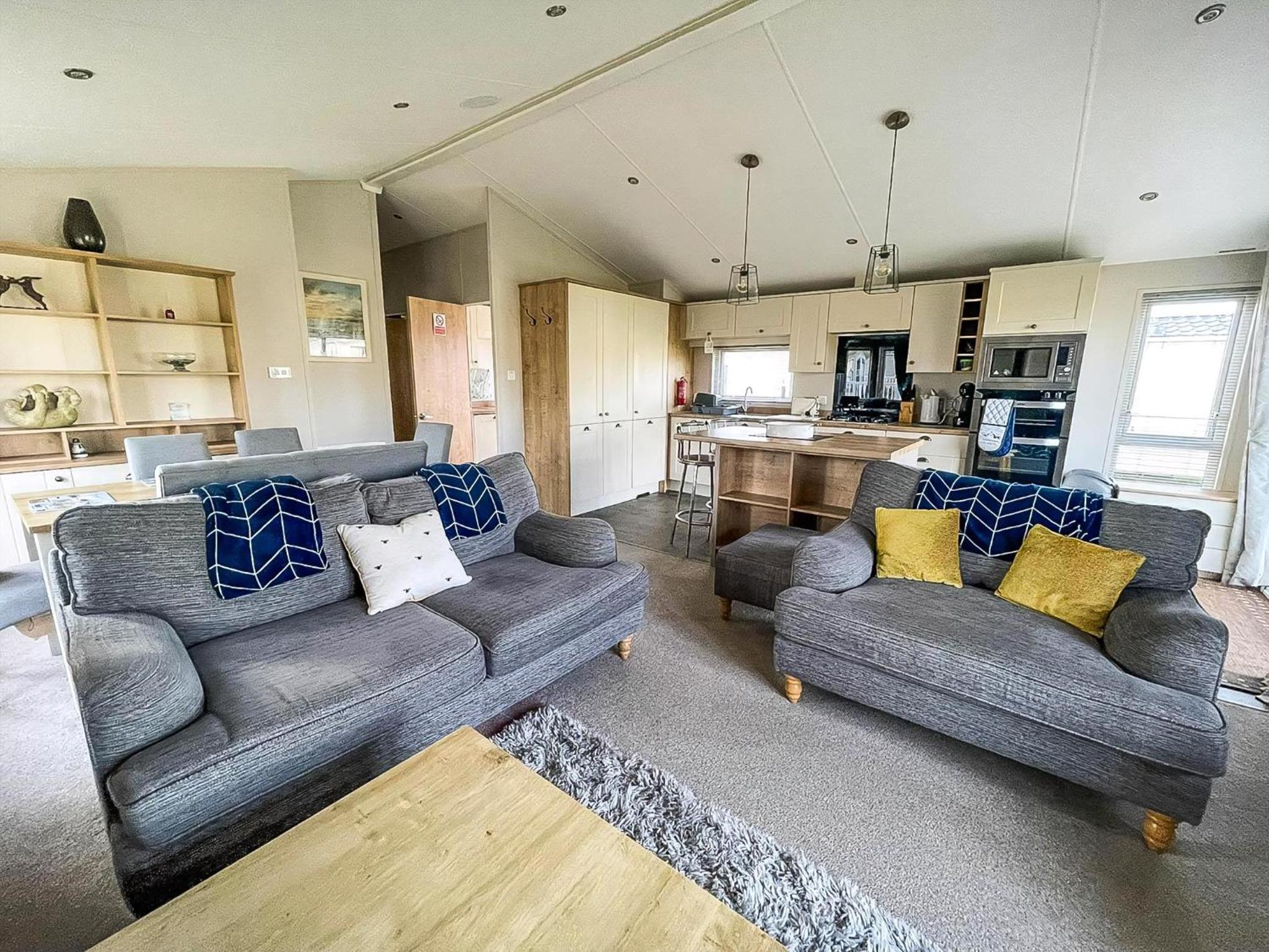 Beautiful Lodge With Decking In Norfolk, At Breydon Water Park Ref 10045B view 5