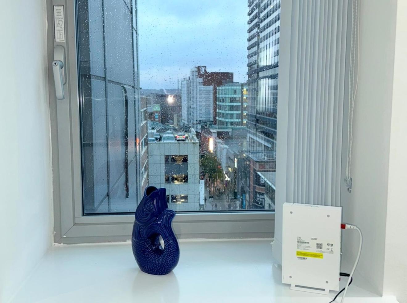 Elegant suite in heart of Leeds city centre view 2