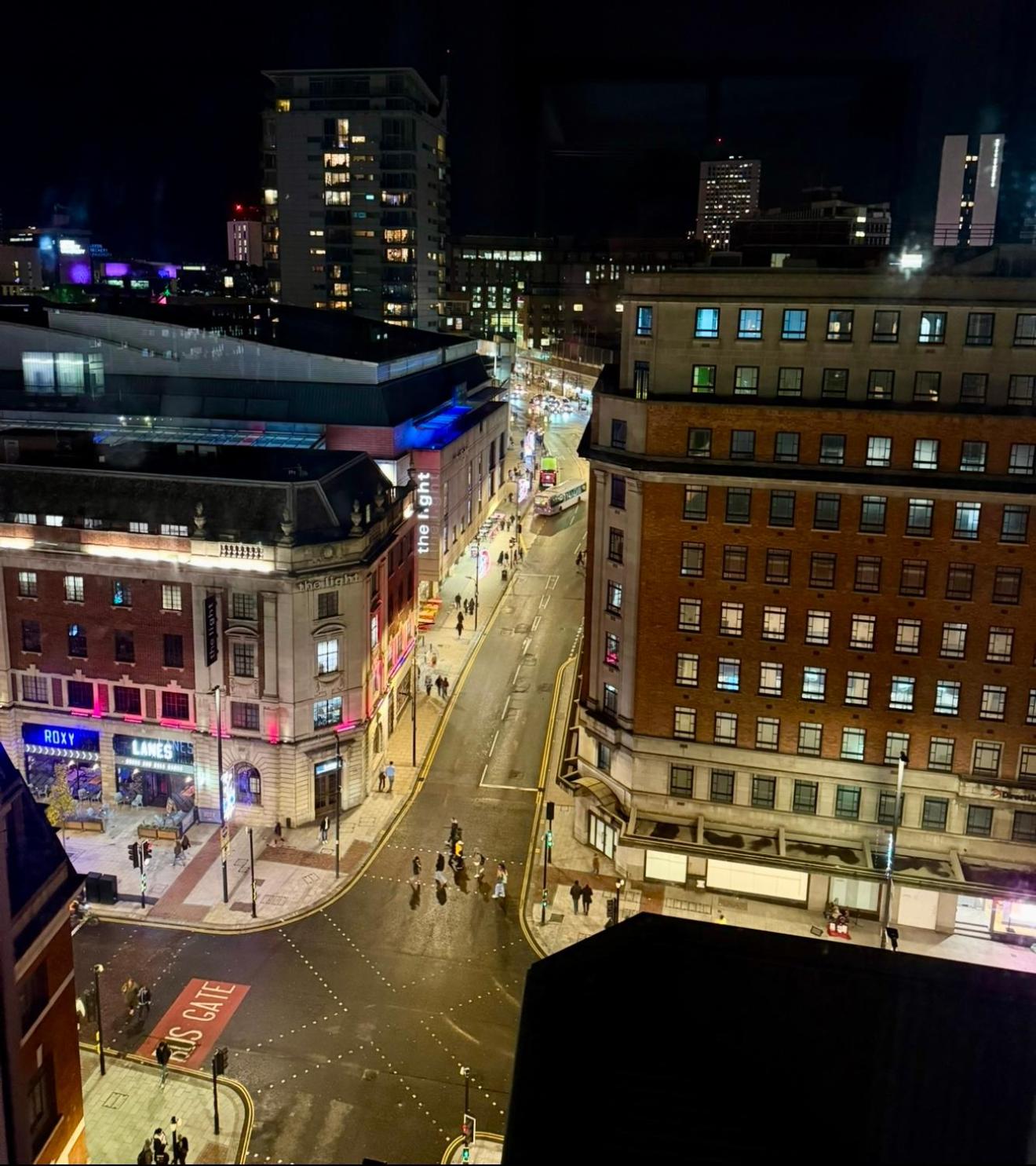 Elegant suite in heart of Leeds city centre view 4
