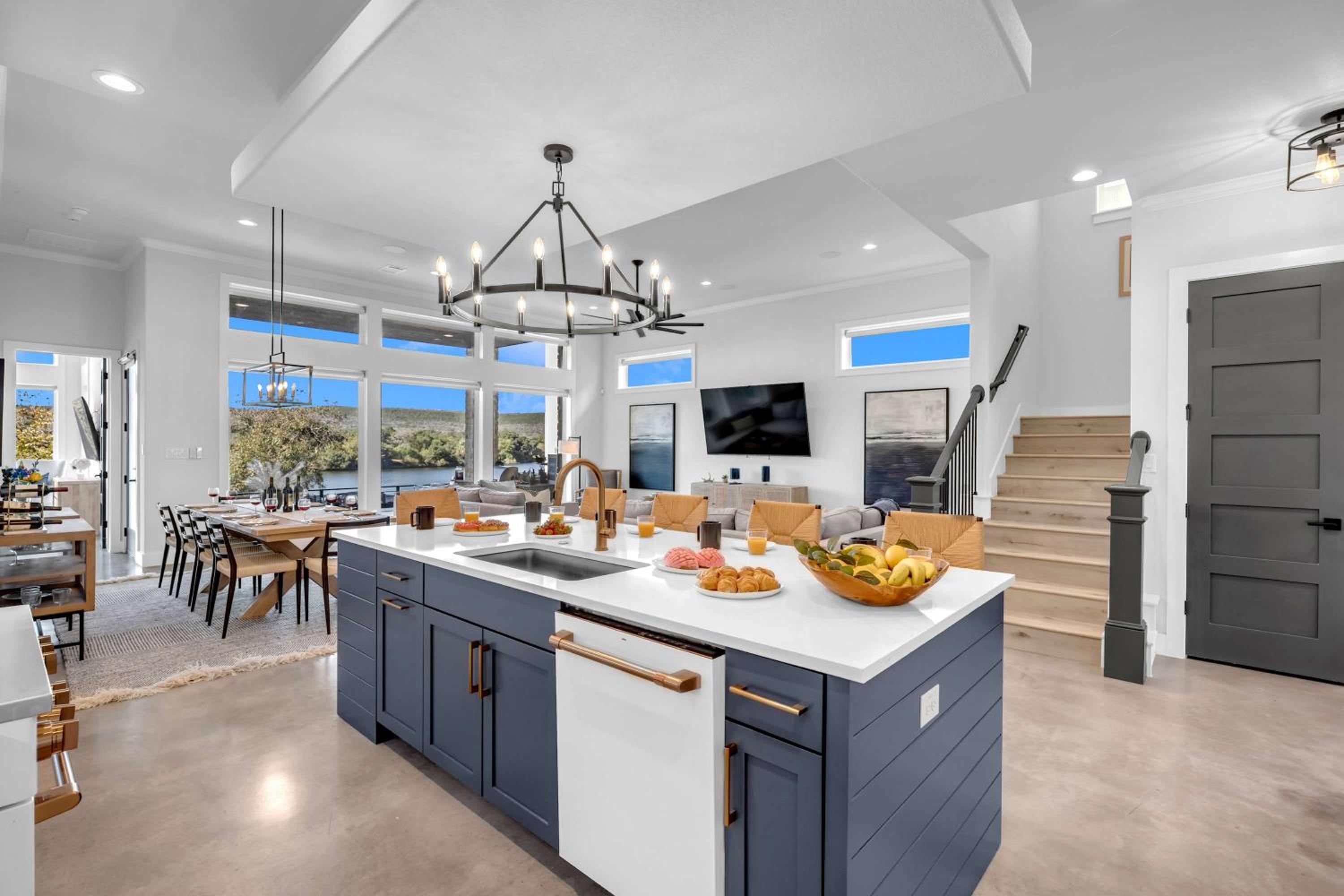 Waterside 508 and Concierge Services view 5