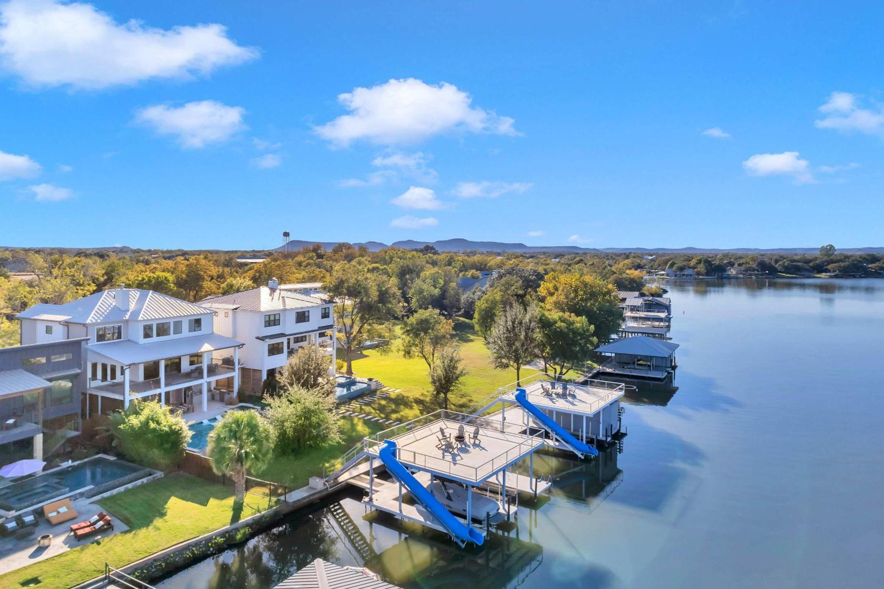 Lakeside 499 and Concierge Services view 4