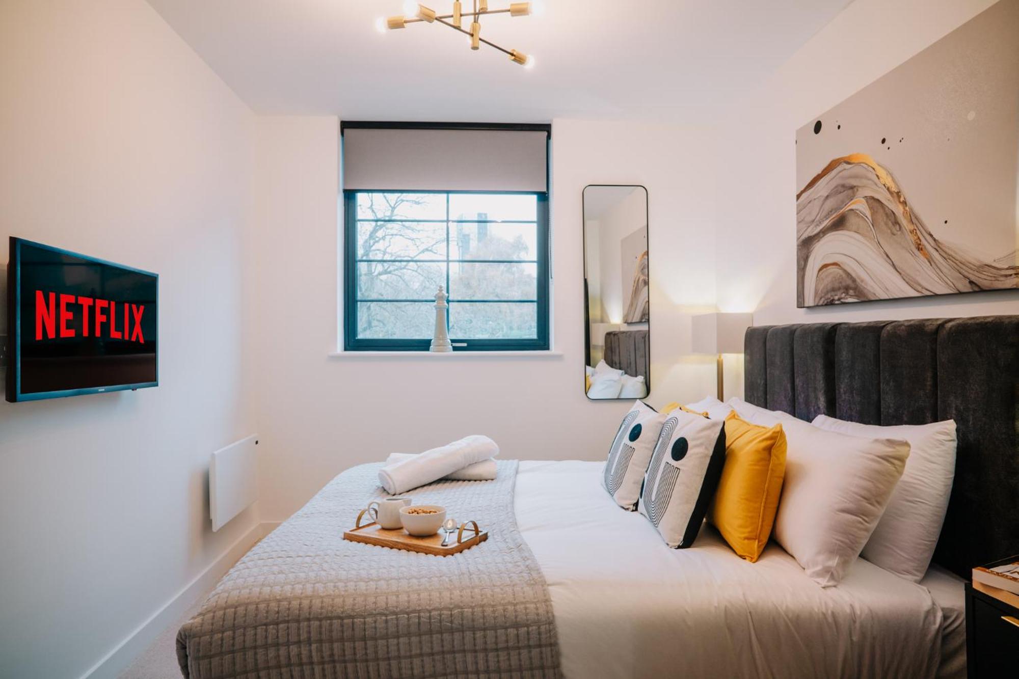 Lockside Apartment 24 view 4