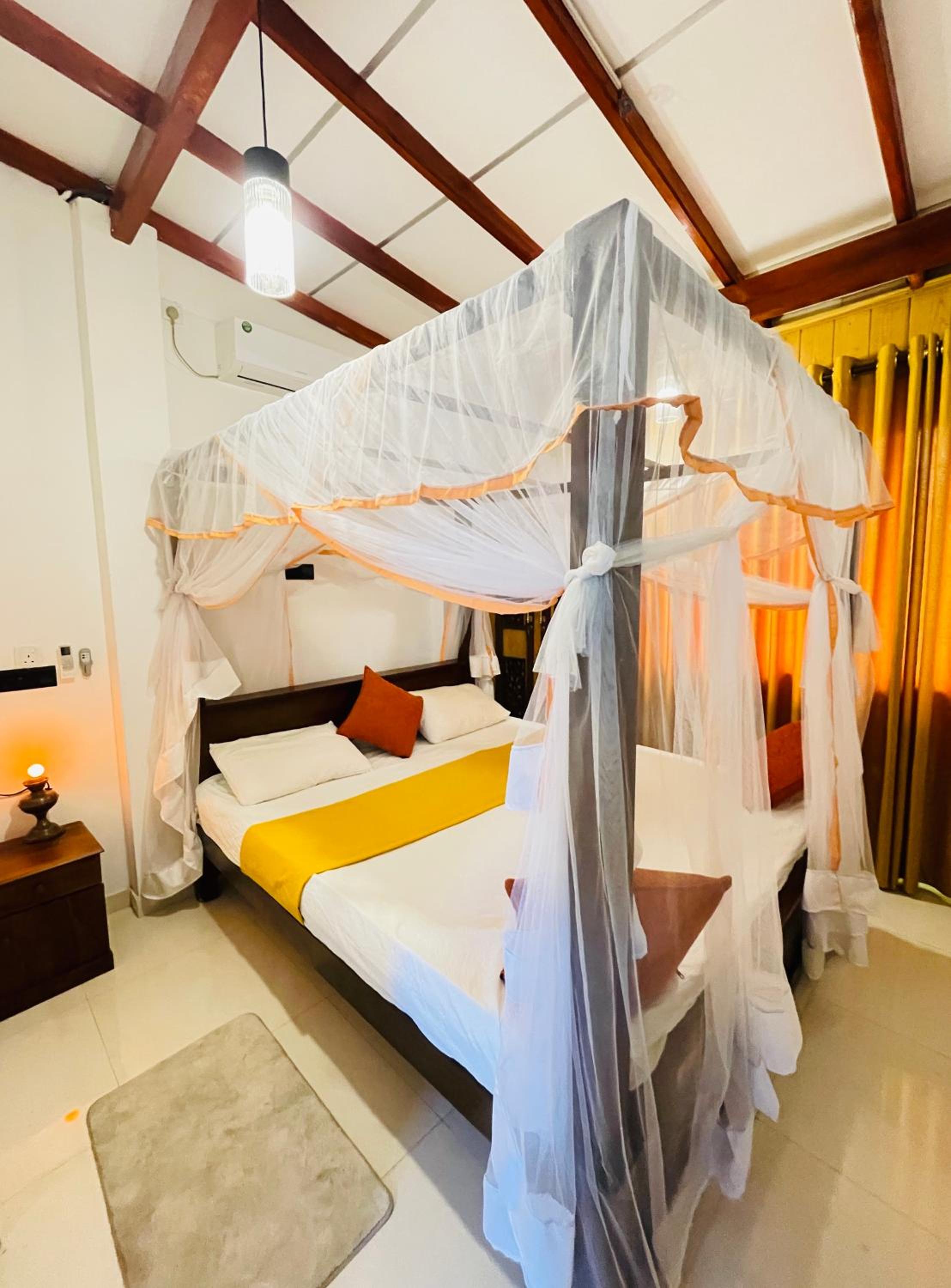 YOUTHENI VILLA