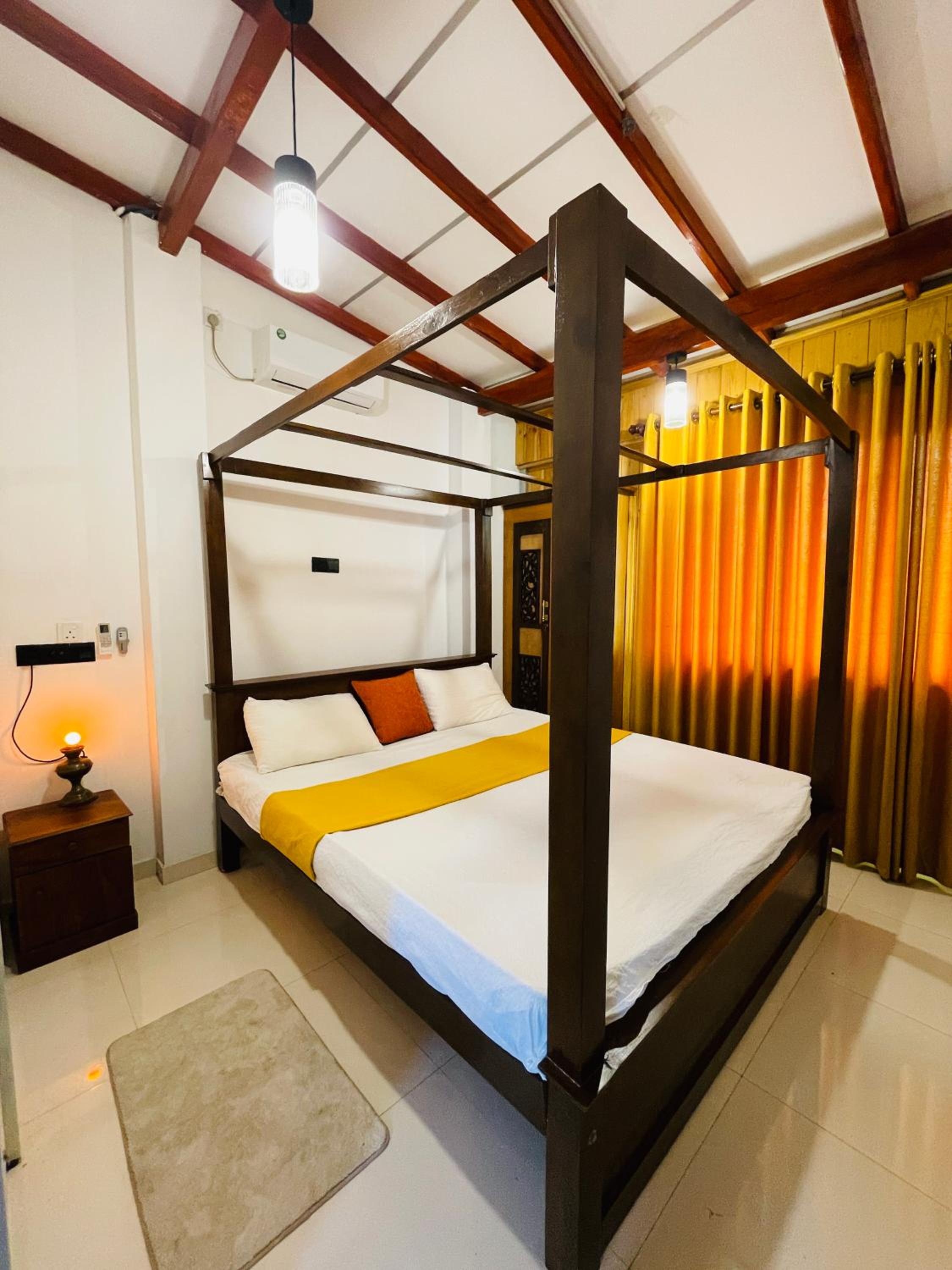 YOUTHENI VILLA