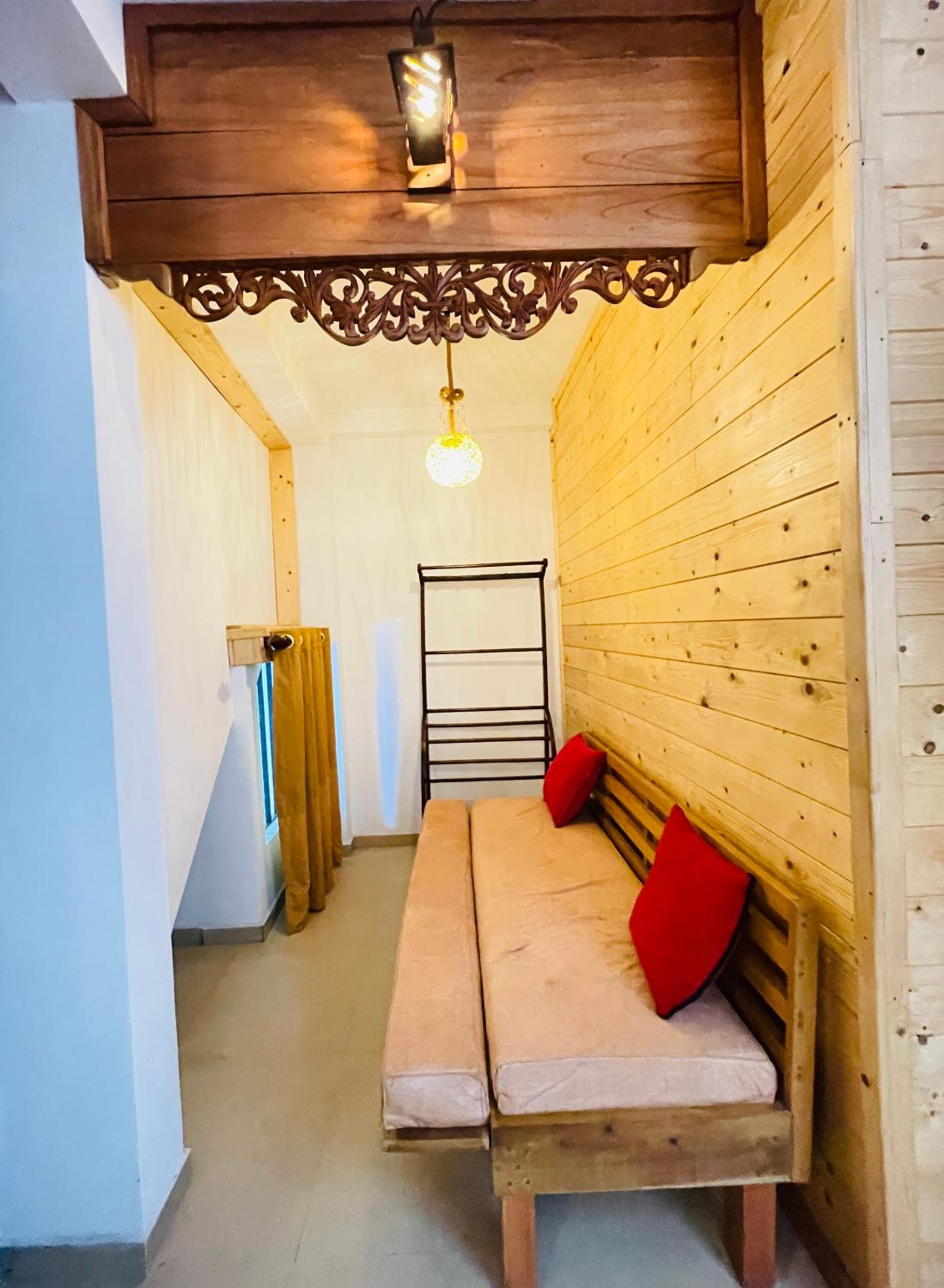 YOUTHENI VILLA
