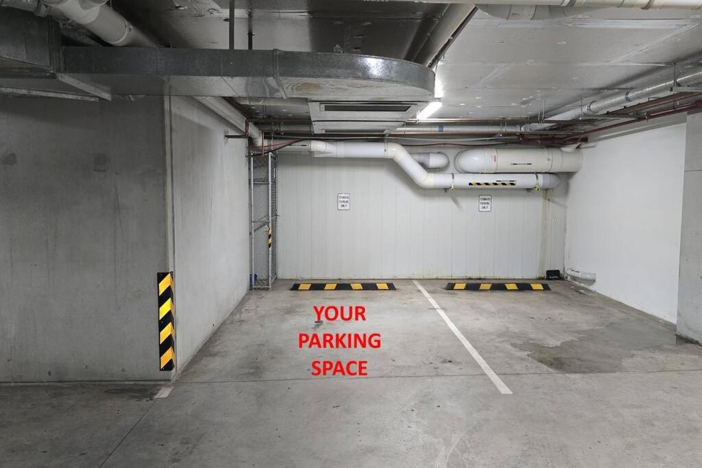 Swanky 2 bed apt with parking - easy city access