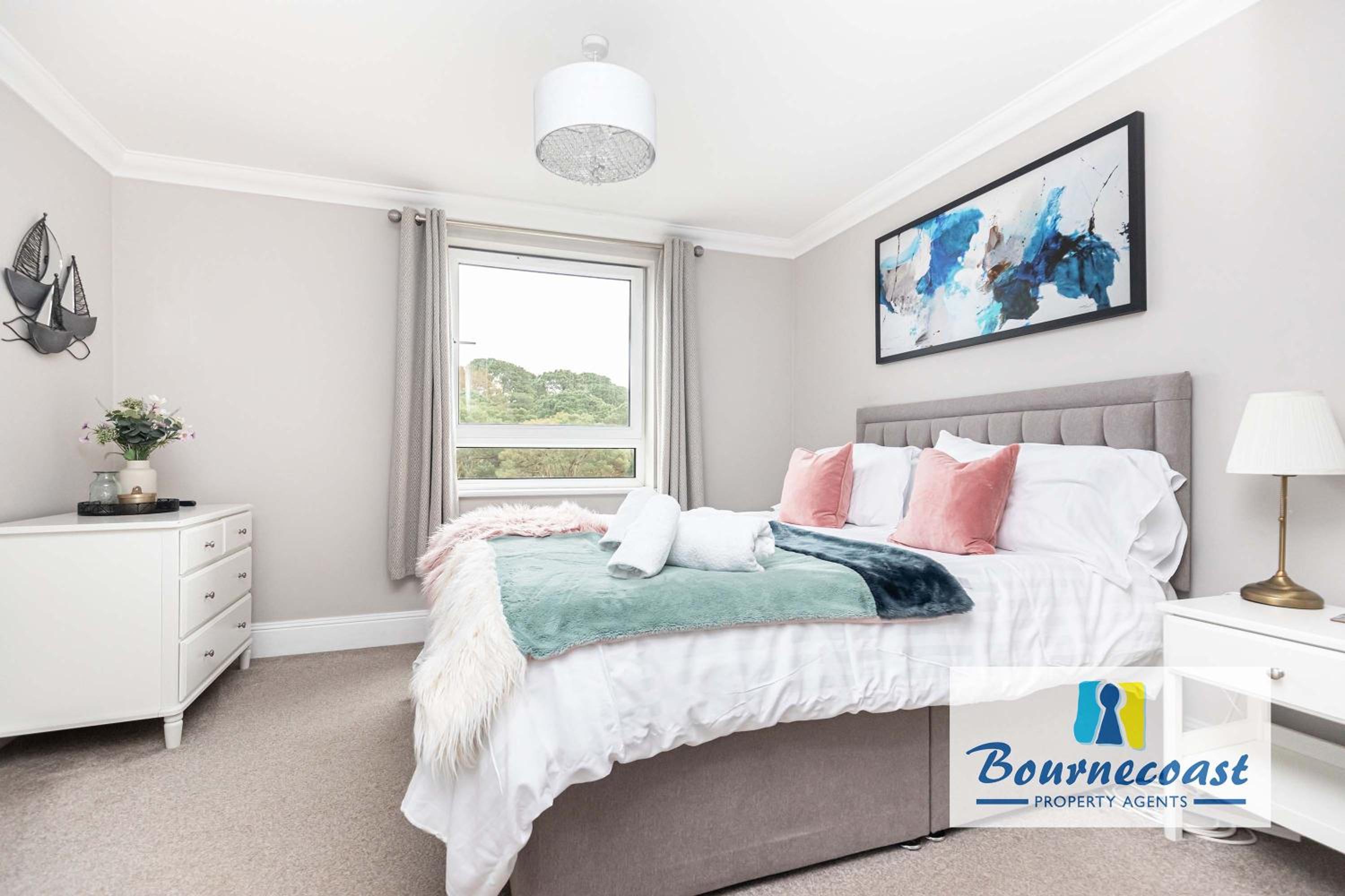 SEASCAPES by BOURNECOAST - A Modern Apartment with a Balcony and Parking - Just a Short Stroll from the Beaches - FM6326 view 3