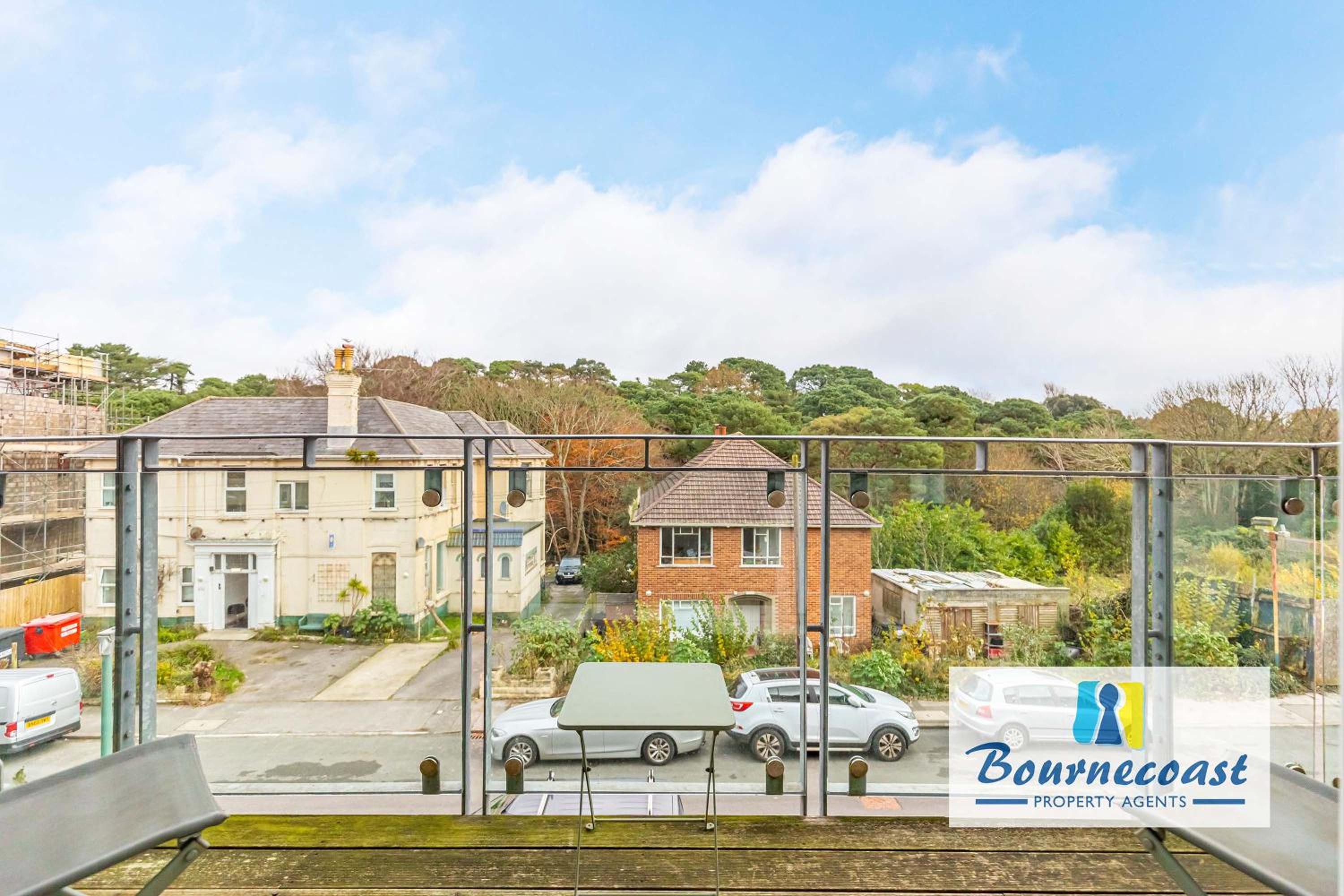 SEASCAPES by BOURNECOAST - A Modern Apartment with a Balcony and Parking - Just a Short Stroll from the Beaches - FM6326 view 4