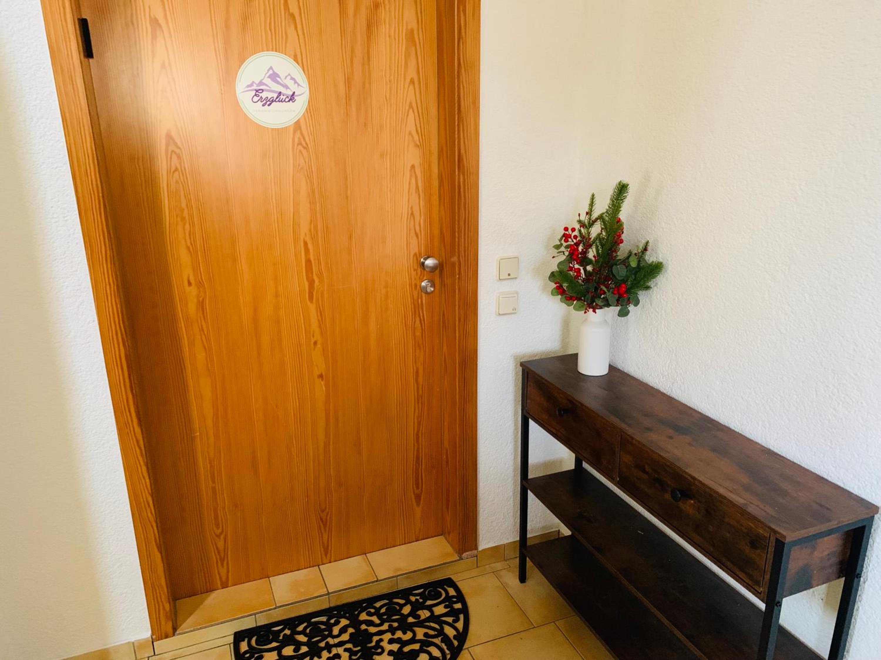 Burg Aue- Ferienwohnungen Erzglück - Familien - im Grünen - zentral
