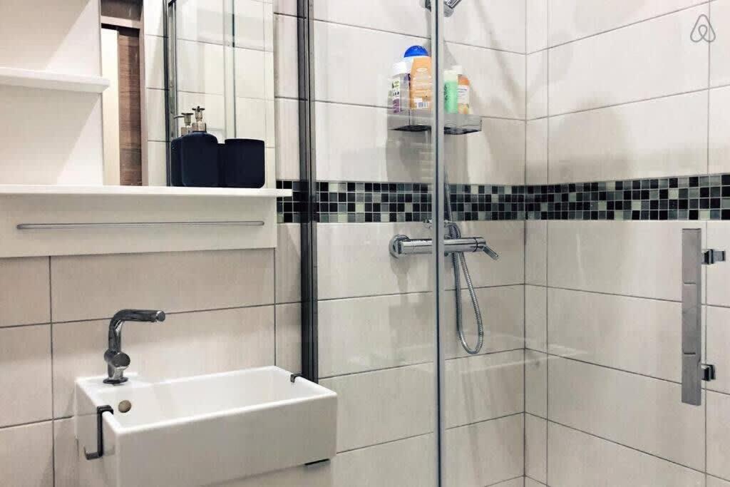 Fully equipped two bedroom apartment Schuman area