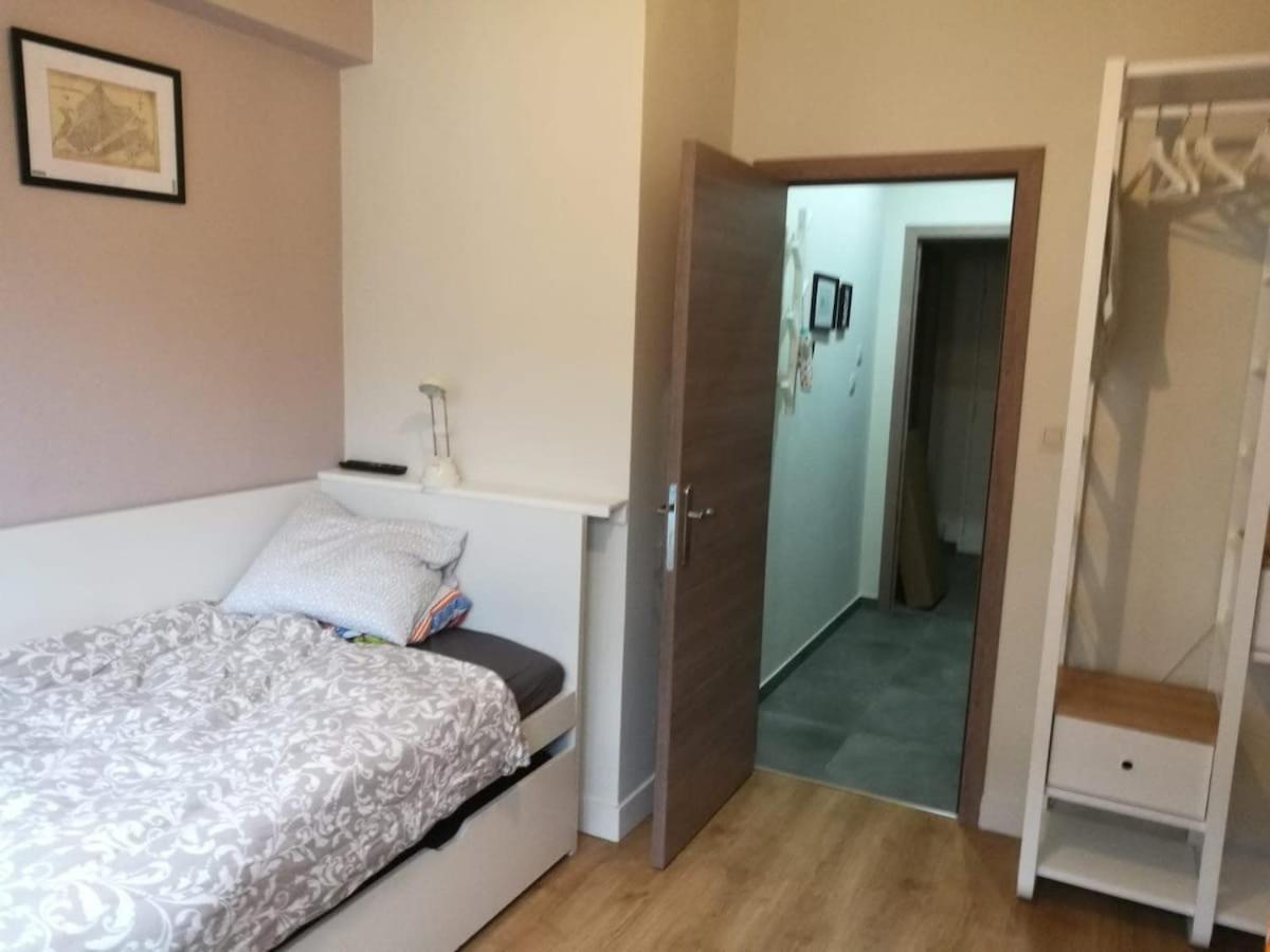 Fully equipped two bedroom apartment Schuman area