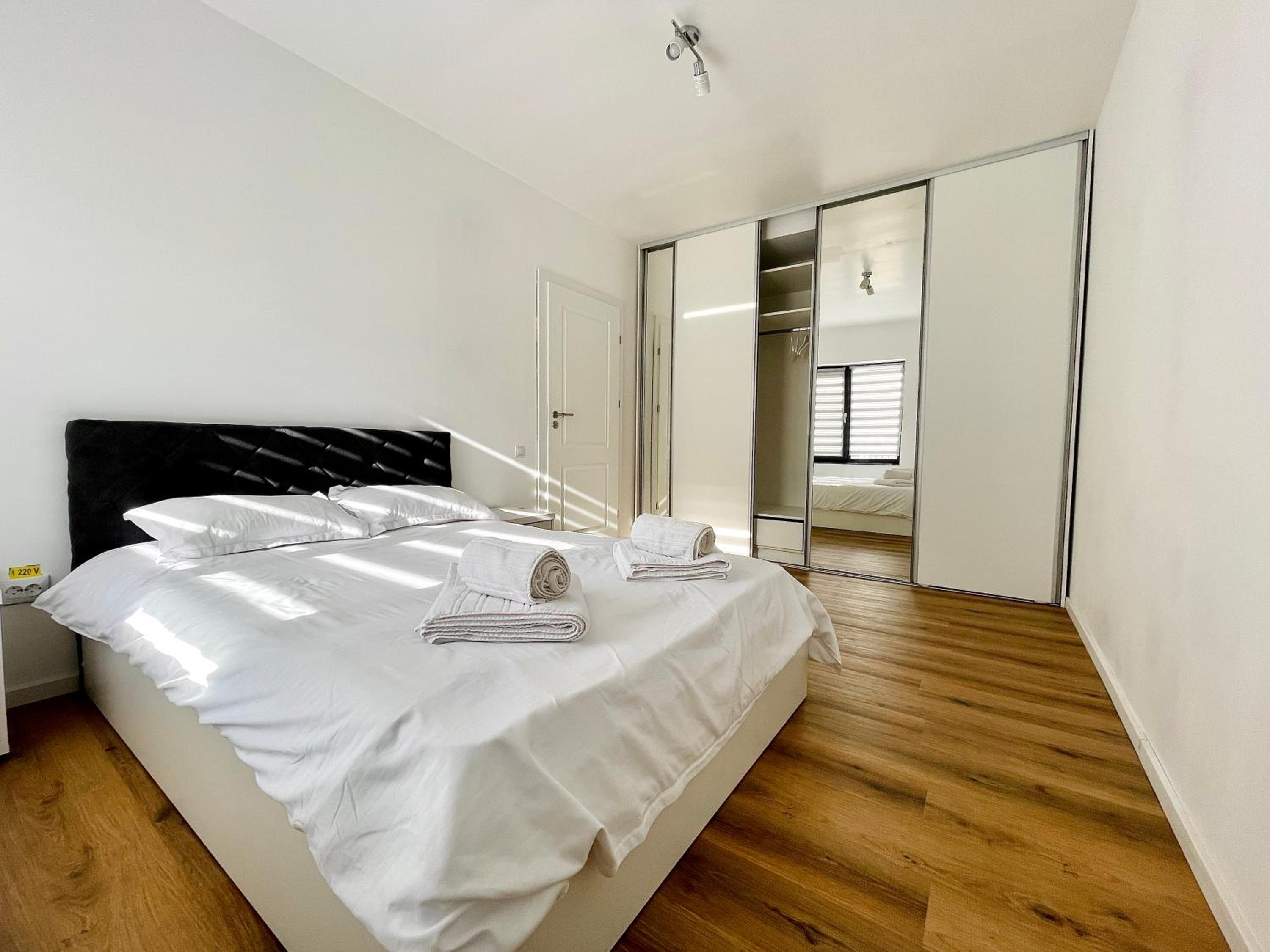 Modern Quiet Apartment - 3min Cluj Airport view 3