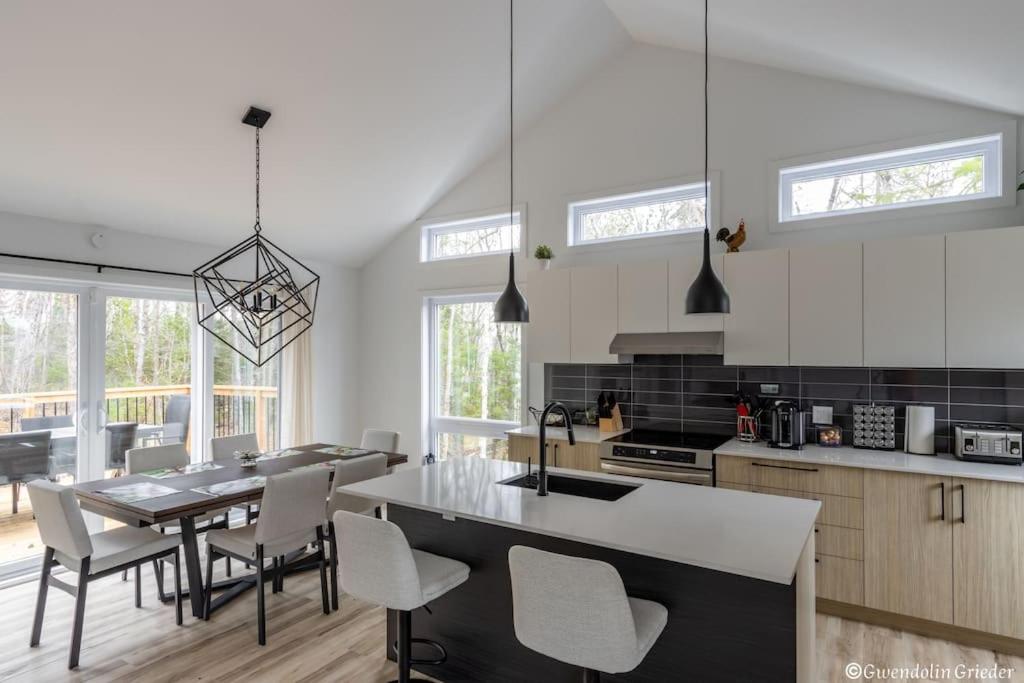 Private Spa, Hiking, Skiing, D-Tente, St-côme