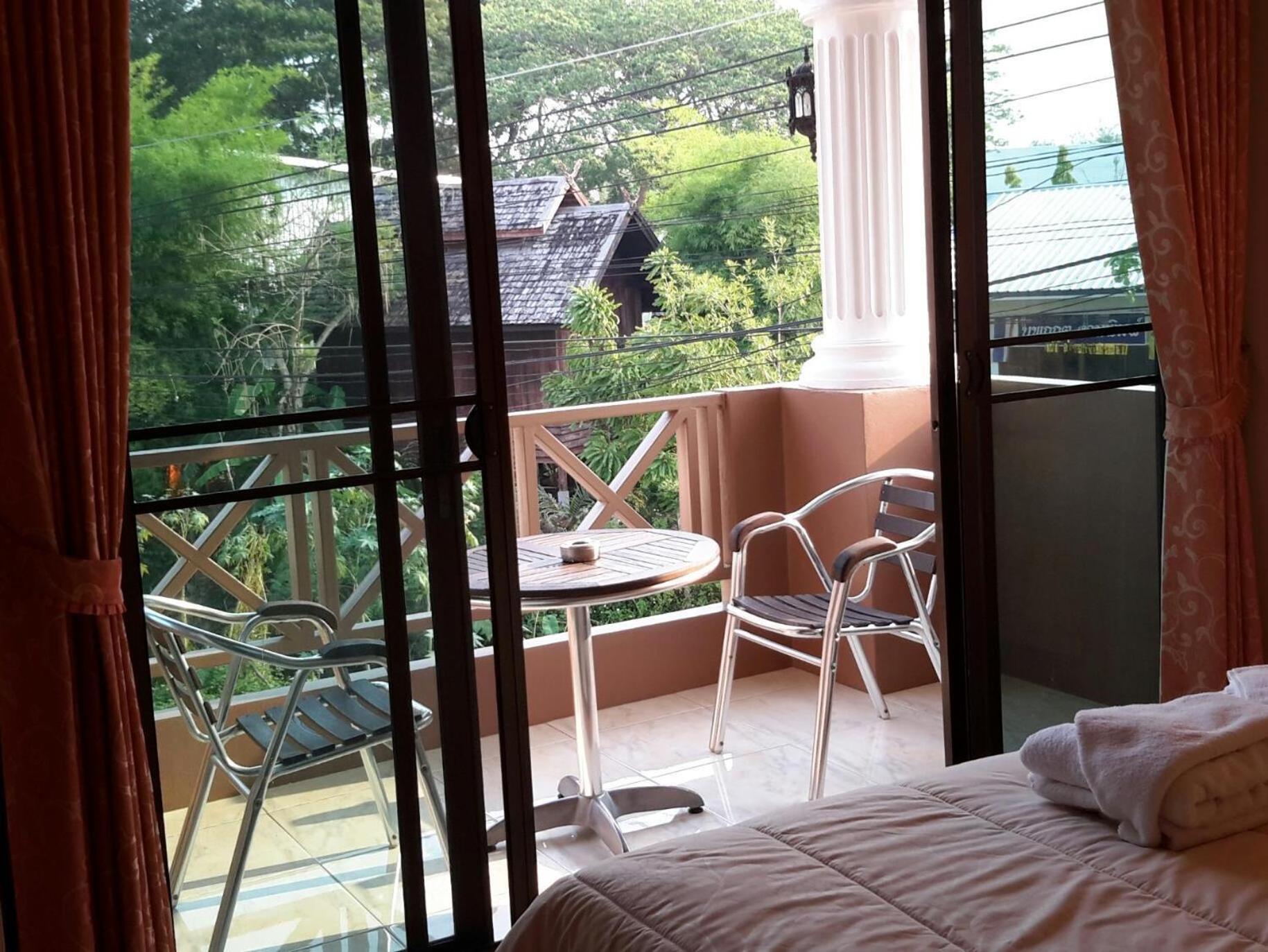 Donchai House Guest House& Cafe