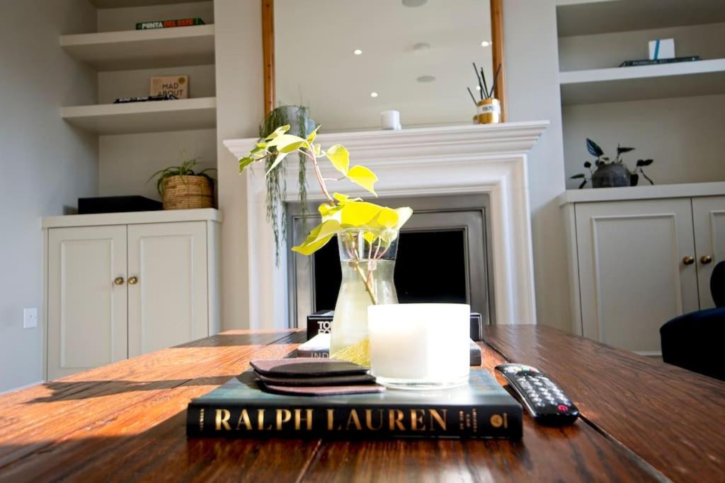 Luxurious 2-Bedroom with Rooftop Terrace, gourmet kitchen & Fireplace