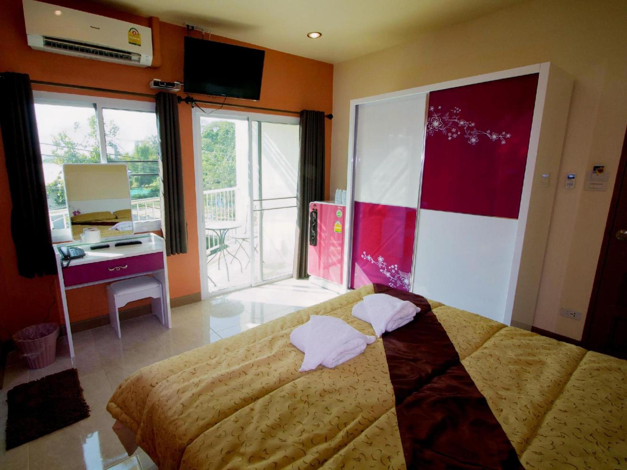 Donchai House Guest House& Cafe