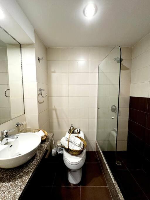 Ecusuites Family Deluxe Piso 9 Frente a Mall del Sol view 2