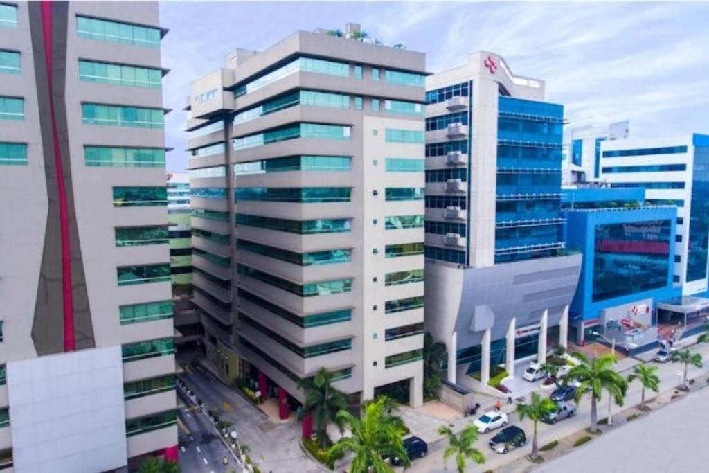 Ecusuites Family Deluxe Piso 9 Frente a Mall del Sol view 3