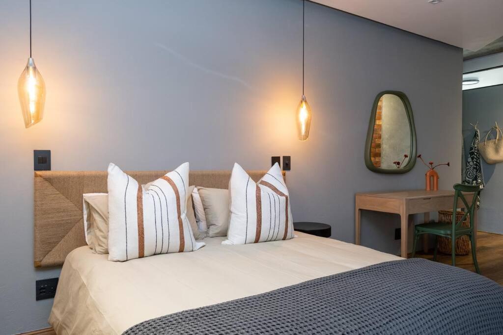 Cape Town - Spacious Modern Central Studio view 4