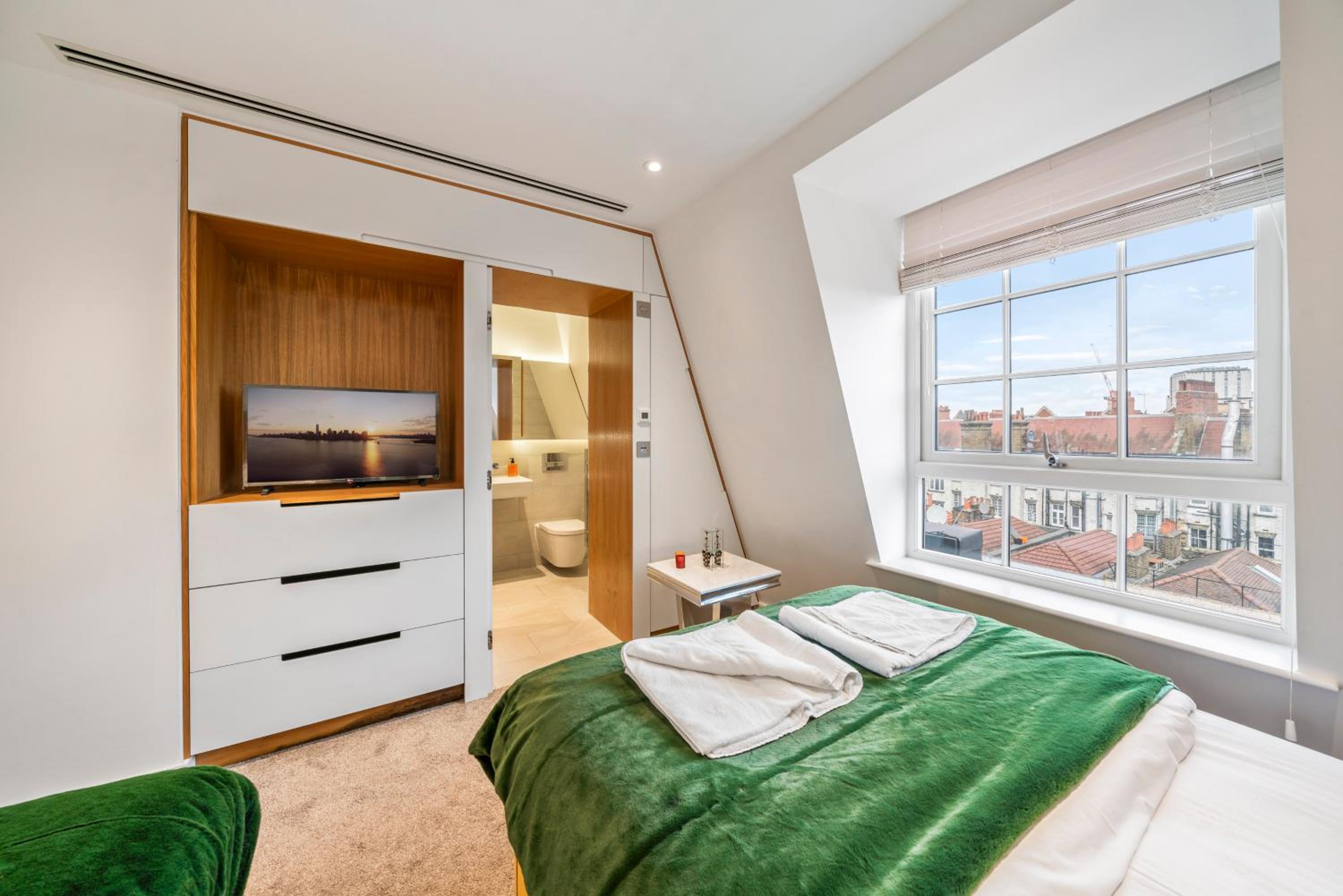 Panoramic Perfection Marble Arch 2BR Penthouse 74