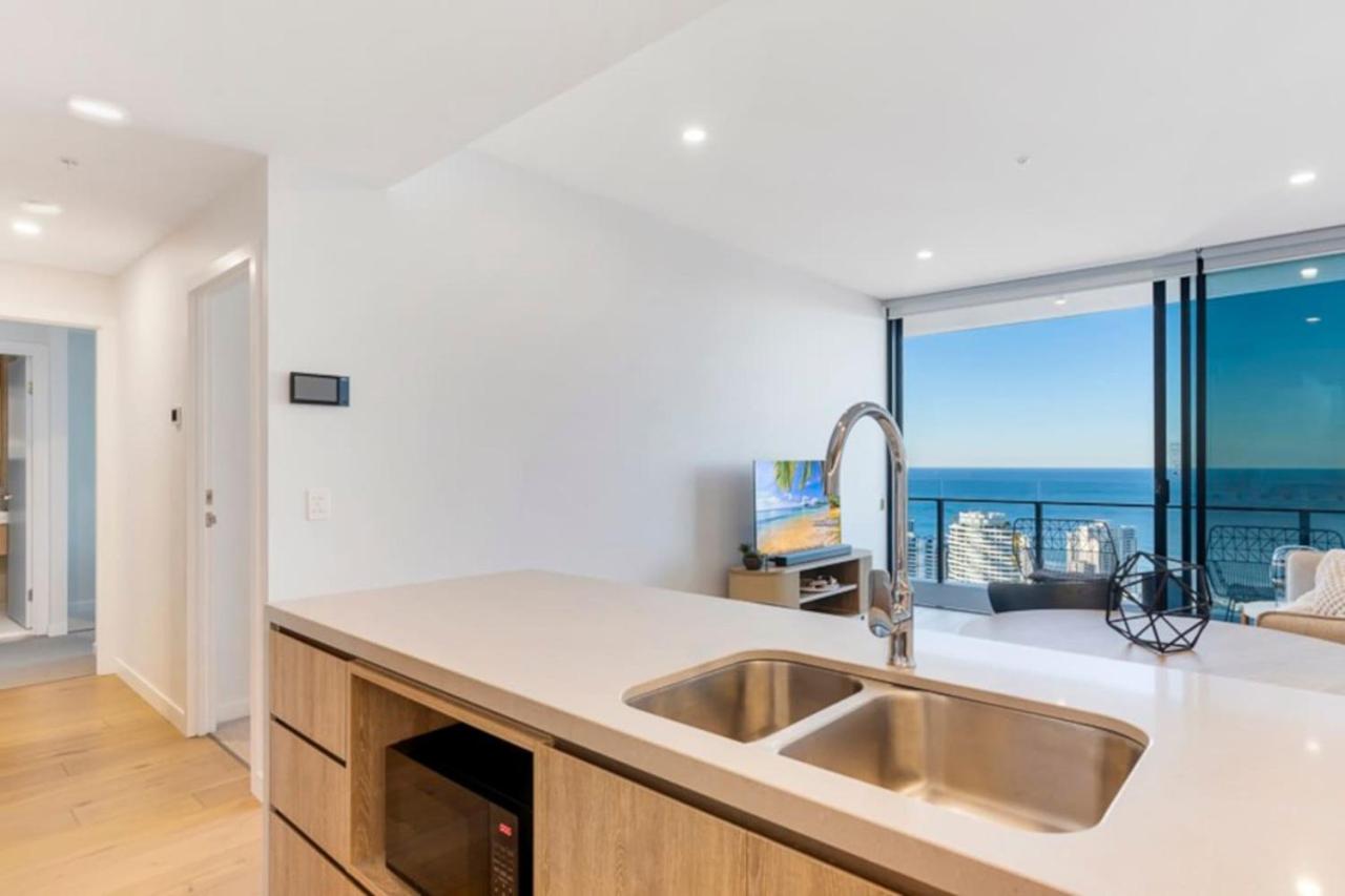 Star In The Sky Broadbeach - Stunning Ocean Views