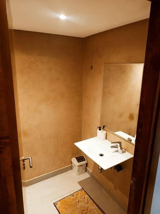Elegant 2-Bedroom Apartment in Vibrant Maarif